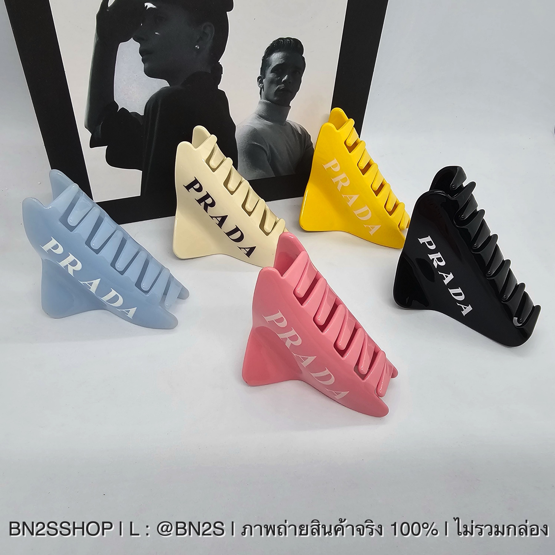 สีดำ | Prada logo-printed triangle hair clip ตัวหนีบเนื้อหนา ที่หนีบผม ปราด้า สกรีนโลโก้ สำเา