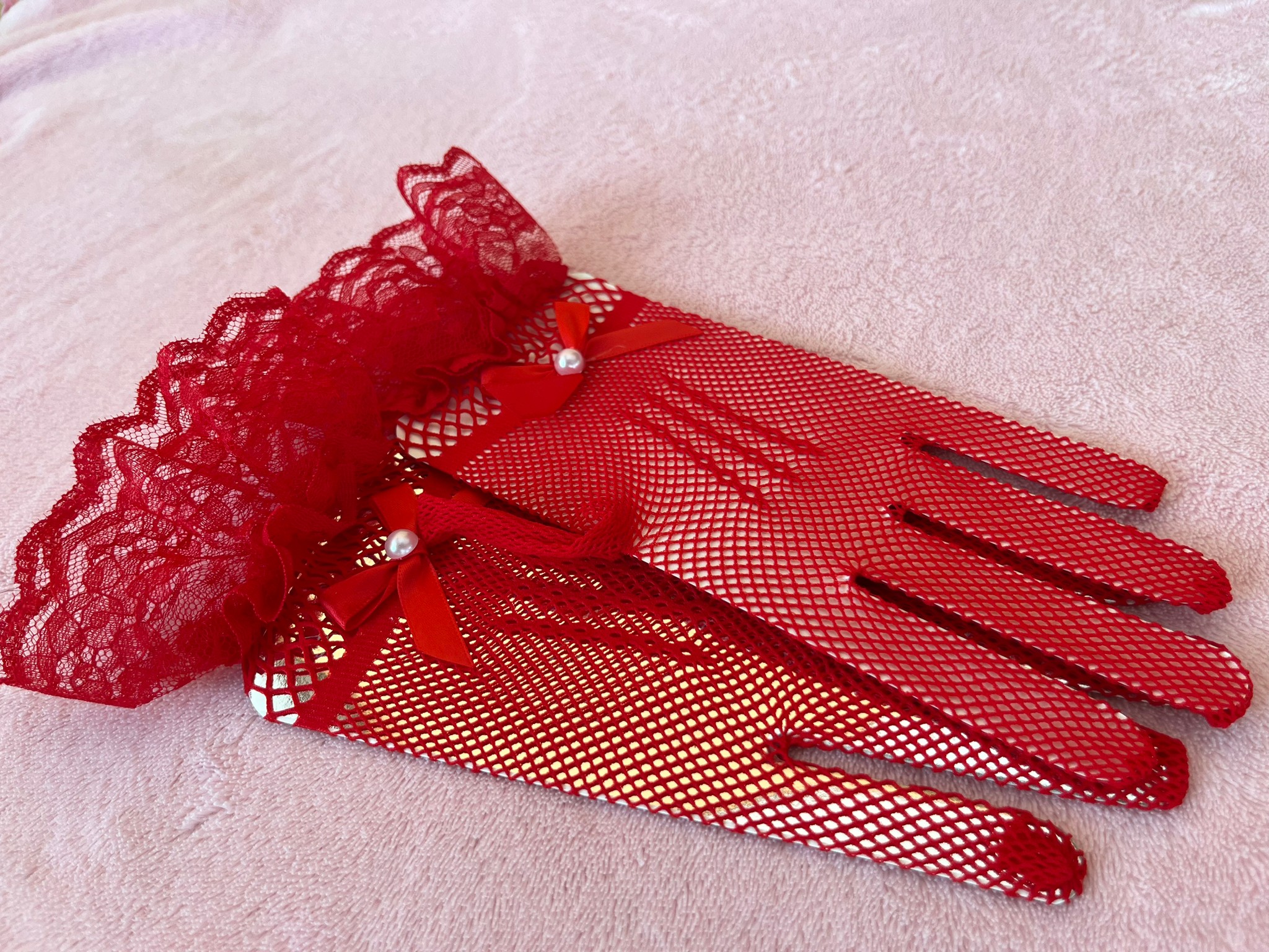 ถุงมือตาข่ายสีแดง โบว์ติดมุก ลูกไม้ ยืดตามขนาดมือ เหมาะเด็กโตถึงผู้ใหญ่