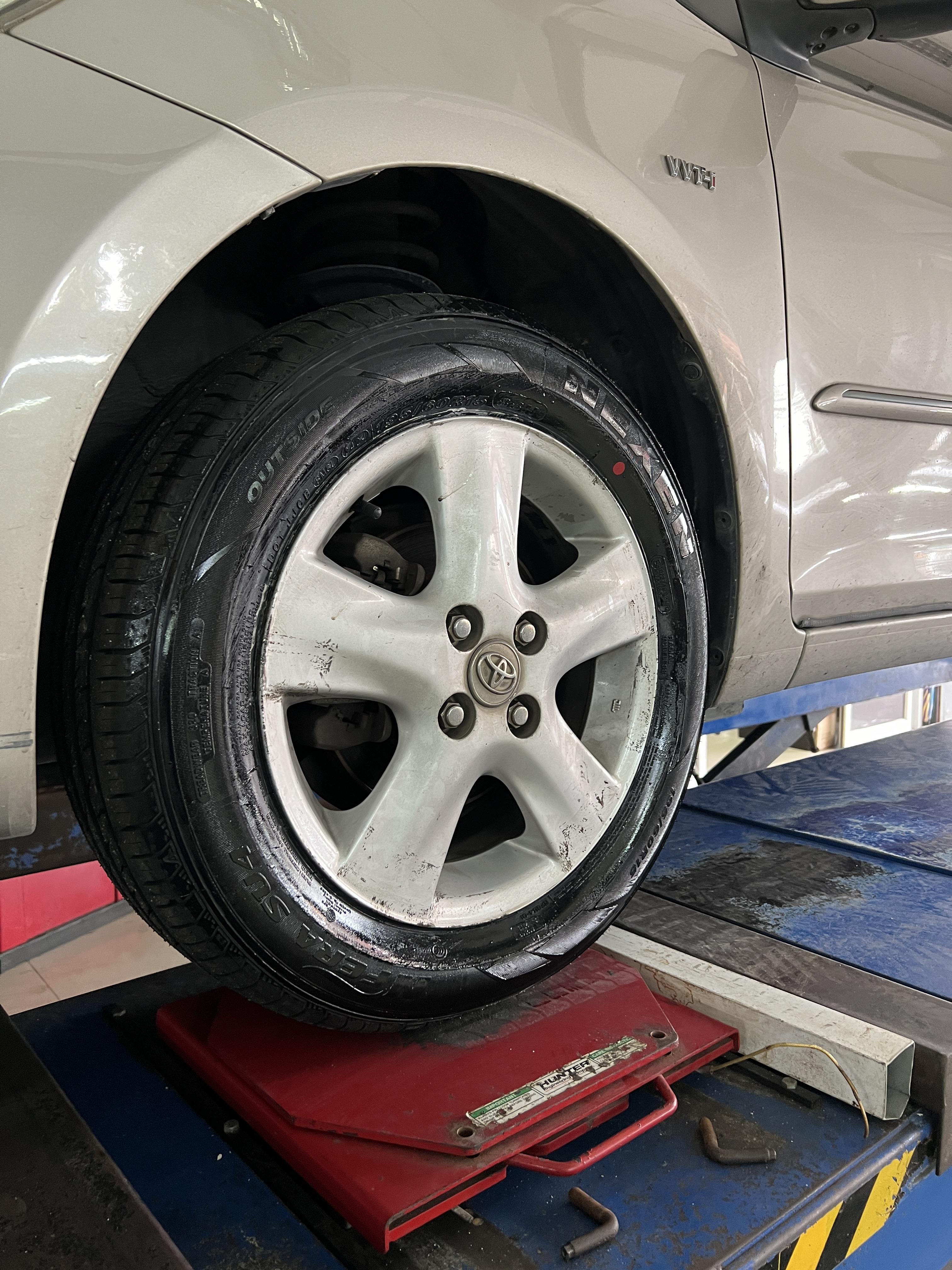TOYOTA VIOS GEN2 เปลี่ยนยางใช้งาน [+] NEXEN SU4 195/60R15 *เฉาพาะ NEXEN ประกันยาง 1 ปี หรือ 25,000 กม. บาด บวม เบียด แตก ระเบิด เปลี่ยนเส้นใหม่ ครับ สอบถามข้อมูลเพิ่มเติม หรือนัดหมายเข้ารับบริการ โทร. 08-6569-1915 Location : https://goo.gl/maps/HrNUAZXPN94KvxZ98? รถยนต์มีปัญหาไม่รู้ต้องแก้ตรงไหน ทางเรายินดี ตรวจหาปัญหาและหาวิธีแก้ บอกลูกค้าก่อนลงมือทำเสมอด้วยราคาเป็นธรรม เวลาบริการ วันจันทร์-วันอาทิตย์ 09:00 น. - 17.30 น. #toyotavios #Nexen #โช้คอัพ #ช่วงล่าง #โช๊ค #ยางรถยนต์