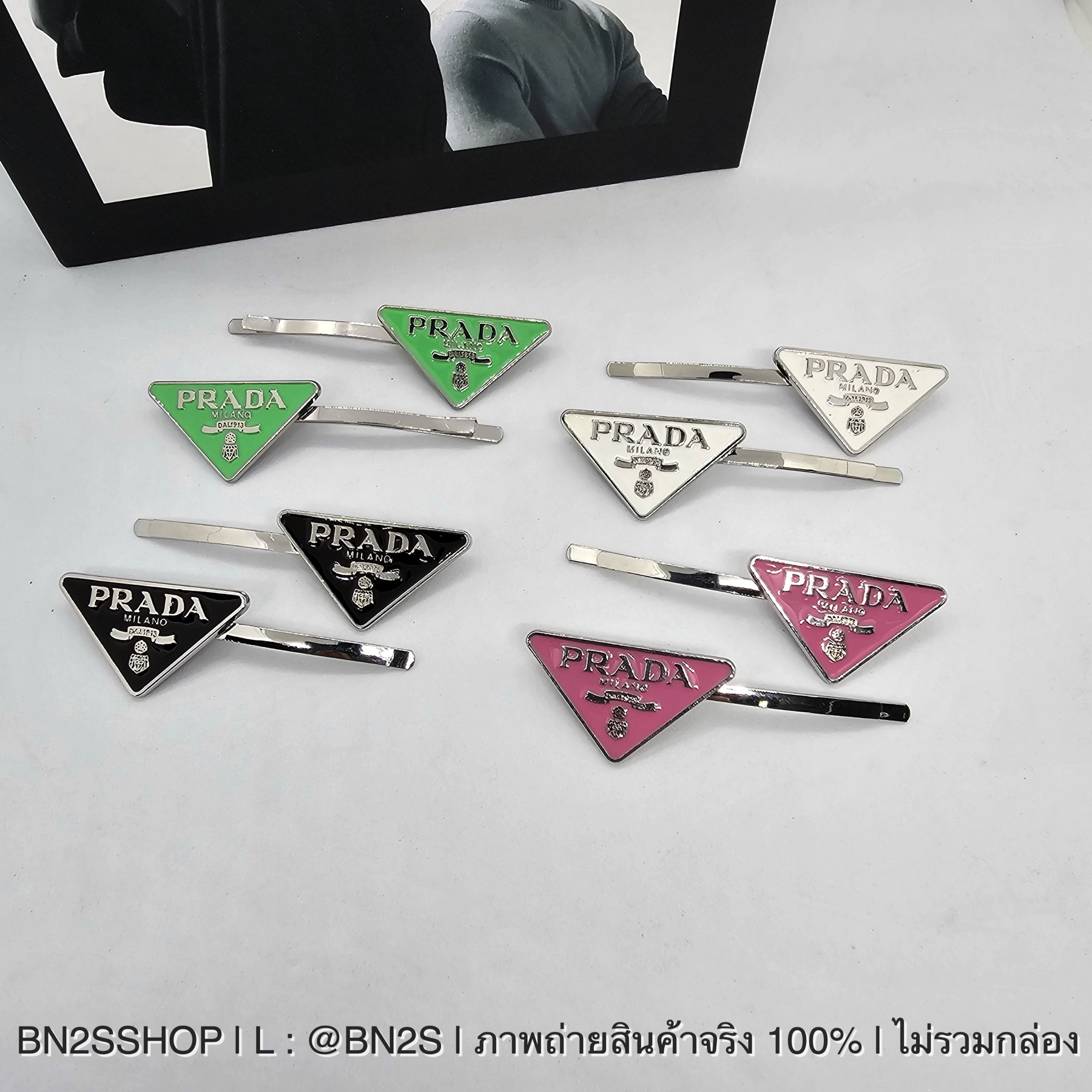 สีชมพู | Prada Metal Hair Clip กิ๊บติดผม ปราด้า โลโก้ ซ้าย ขวา ชุด 2 ชิ้น งานพรีเมียม พร้อมจัดส่ง