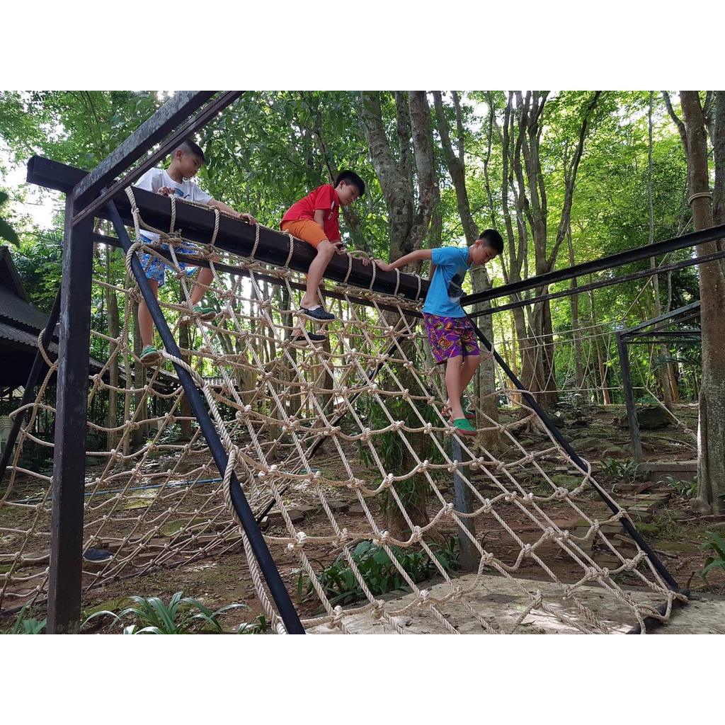 ตาข่ายปีนป่ายตาข่ายค่ายทหาร ตาข่ายปีนป่ายฐานลูกเสือ ปีนป่ายใยยักษ์ 18 มิล ตา 30x30CMเหมาะกับเด็กเล็ก-ผู้ใหญ่ ติดตั้งง่าย