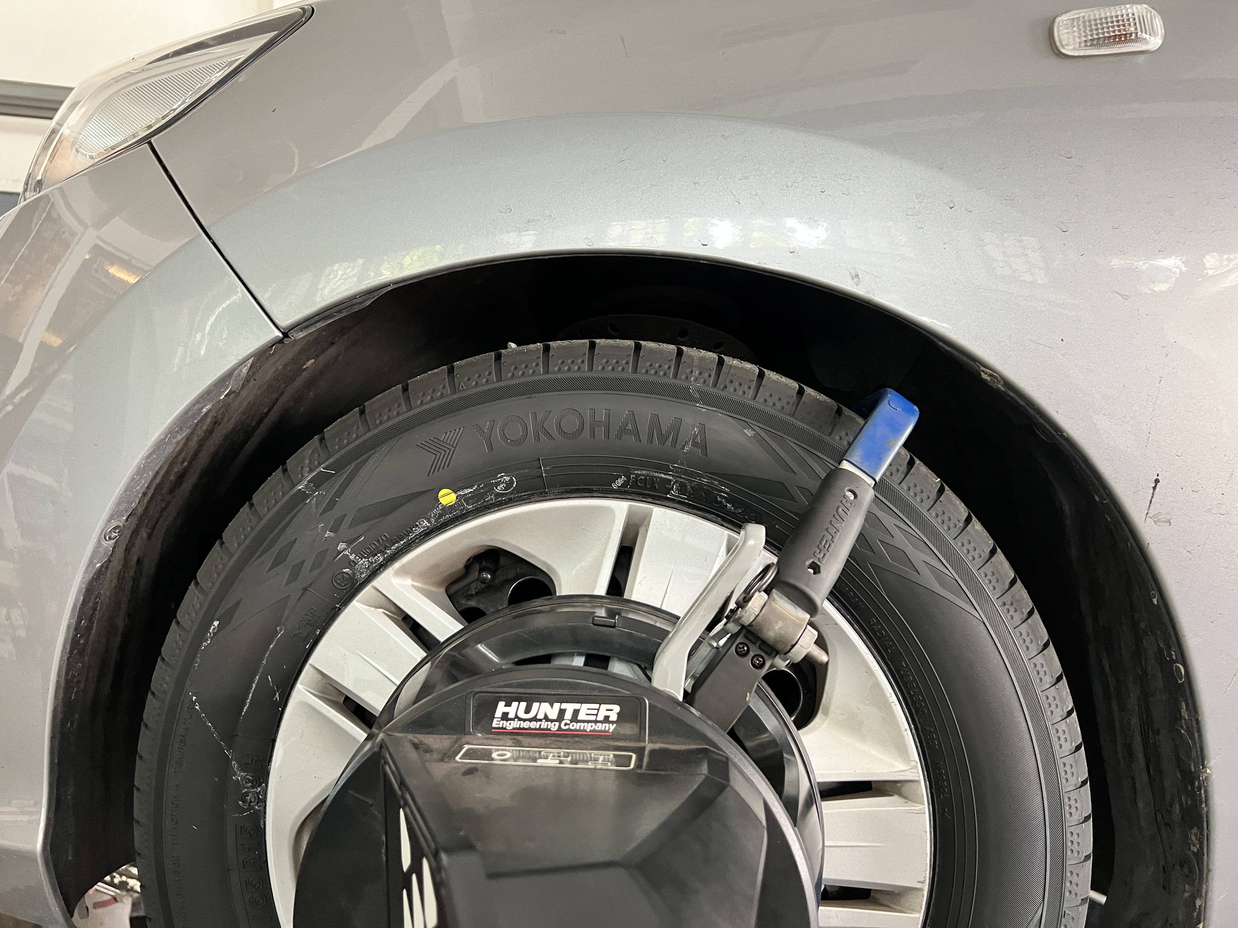 Honda Jazz GK เปลี่ยนยางรถยนต์ใช้งานรุ่นเดิม นุ่มหนึบ [+] YOKOHAMA BLUEARTH AE51 Made in Japan ขนาด 185/65R15 𝙊𝙪𝙧 𝙎𝙚𝙧𝙫𝙞𝙘𝙚 บริการทางร้าน เรารับทำอะไรบ้าง 🔧 ติดตั้งยางแบบไร้รอย 100% 🔧 บริการสลับยาง ตามอายุ 🔧 มียางรถยนต์ทุกยี่ห้อให้เลือกซื้อ 🔧 เช็คช่วงล่าง แก้ปัญหาให้ตรงจุด 🔧 บริการล้างลิ้นปีกผีเสื้อ 🔧 บริการเช็คระยะรถยนต์ 🔧 เปลี่ยนถ่ายของเหลวทั้งระบบ 🔧 ตั้งศูนย์ด้วยเครื่อง HUNTER นำเข้าจาก USA สอบถามข้อมูลเพิ่มเติม หรือนัดหมายเข้ารับบริการ Tel : 08-6569-1915 Tel : 08-6544-5963 Line id : @88rw Tiktok : https://www.tiktok.com/@88rwycrr Youtube : https://youtube.com/@88rw Facebook : https://www.facebook.com/otaninon Location : https://goo.gl/maps/HrNUAZXPN94KvxZ98?coh=178573&entry=tt #รถยนต์มีปัญหาไม่รู้ต้องแก้ตรงไหน ทางเรายินดี ตรวจหาปัญหาและหาวิธีแก้ บอกลูกค้าก่อนลงมือทำเสมอราคาเป็นธรรมไม่เอาเปรียบ สบายใจคุณลูกค้า ---------------------------------- ดูแลให้คำปรึกษาทุกปัญหาคาใจ ไม่ทิ้งลูกค้า มีบริการหลังการขาย 【ให้ผู้เชี่ยวชาญของเรา ดูแลรถคุณ】 ร้านยางเจริญรุ่งเรือง ยินดีต้อนรับครับ ---------------------------------- #โช๊คอัพรถยนต์ #monroe #yss #kayaba #profender #ร้านยางเจริญรุ่งเรือง #นนทบุรี #งามวงศ์วาน #amsfix #บริการช่วงล่างรถยนต์ #ซ่อมบำรุงช่วงล่าง #เซทอัพโช๊คอัพรถยนต์