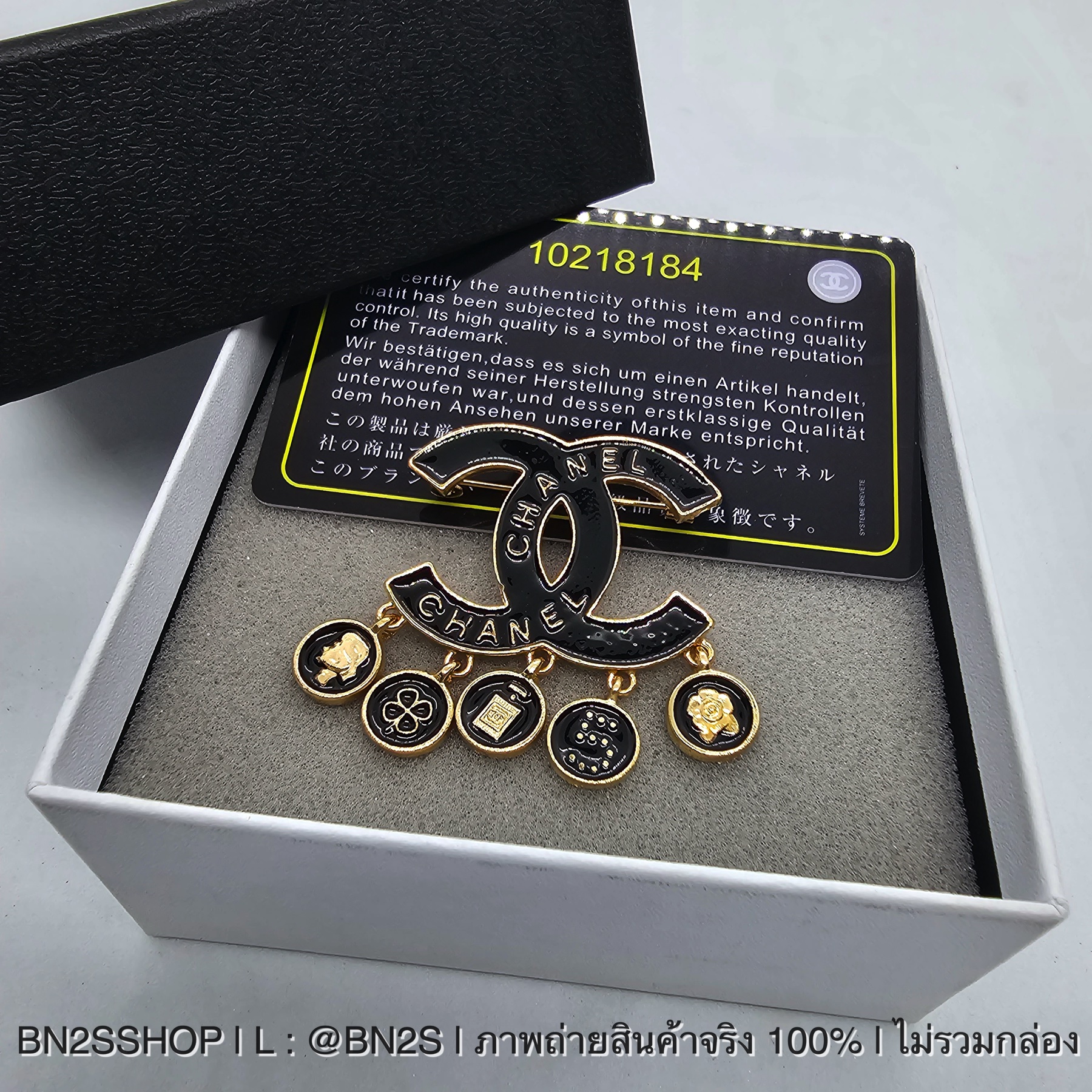 Chanel CC Logo Brooch เข็มกลัดติดสูท เข็มกลัดชาแนล รุ่นใหม่ จี้ CC พร้อมตัวห้อย งานสวยน่ารัก