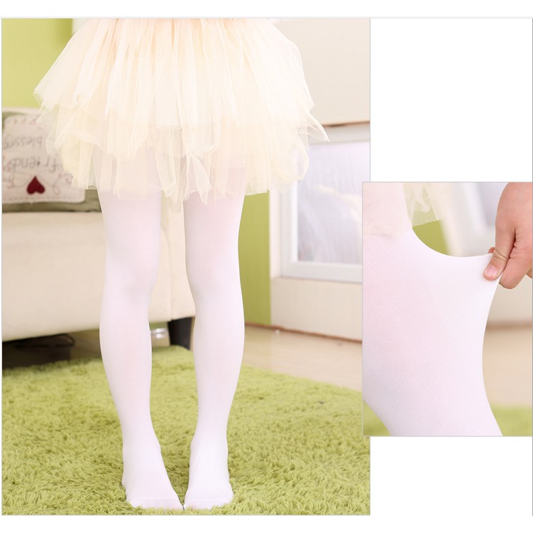 ถุงน่องเด็กสีขาว มีขนาด 2-15 ปี ใช้ในการแสดงต่างๆ