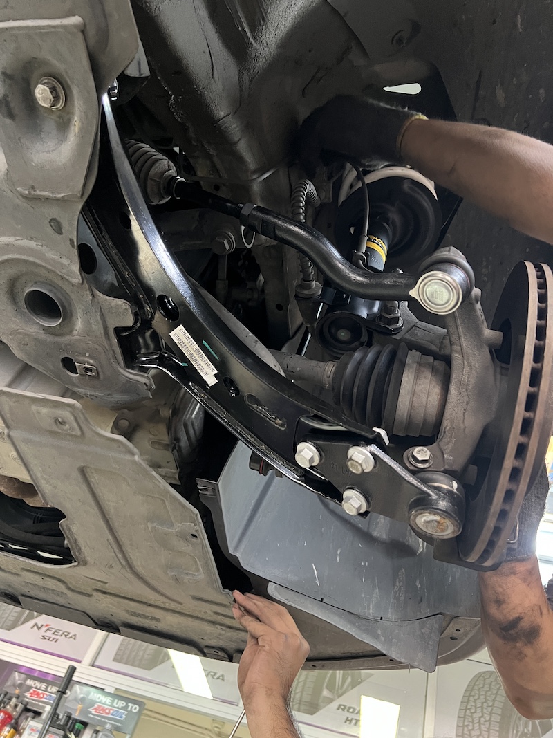 🚙 MG ZS อัปเกรดช่วงล่างใหม่ครบชุด “นุ่ม หนึบ มั่นใจ ขับเหมือนรถใหม่อีกครั้ง” เจ้าของ MG ZS หลายคนเจอปัญหา 👉 รถโคลงเวลาเข้าโค้ง / นั่งแล้วเด้งกระด้าง / ช่วงล่างมีเสียงดัง วันนี้ร้านเราอัปเกรดช่วงล่างครบเซ็ต เปลี่ยนใหม่หมดทั้ง โช้คอัพ + สปริง + อะไหล่ TRW ✨ ✅ รายการที่ติดตั้ง + โช้คอัพ Monroe OE Spectrum → นุ่มนวล ควบคุมมั่นใจ เข้าโค้งนิ่ง + สปริง YSS Comfort → เพิ่มความนุ่มนั่งสบาย ลดแรงกระแทก + อะไหล่ TRW ของแท้ + ลูกหมากกันโคลง + ลูกหมากแร็ค + ลูกหมากคันชัก ปีกนกล่าง + ทำให้ช่วงล่างแน่น หนึบ เงียบ มั่นใจเหมือนรถใหม่ + ผลลัพธ์หลังติดตั้ง + ฟีลลิ่งนุ่มนวล นั่งสบายขึ้นอย่างชัดเจน + เข้าโค้งมั่นใจ รถนิ่ง ไม่โคลง + ความปลอดภัยเพิ่มขึ้น คุมรถได้แม่นยำ + คุ้มค่า ใช้งานได้ยาวนาน ประหยัดค่าซ่อมระยะยาว 📌 เหมาะสำหรับ ผู้ใช้ MG ZS ที่ต้องการความนุ่มนั่งสบาย + ความมั่นใจ รถใช้งานครอบครัวในเมืองและเดินทางต่างจังหวัด คนที่อยากได้ฟีลลิ่งช่วงล่างใหม่เหมือนออกศูนย์ แต่คุณภาพดีกว่า สอบถามข้อมูลเพิ่มเติม หรือนัดหมายเข้ารับบริการ ☎️ : 08-6569-1915 ☎️ : 08-6544-5963 Line id : @88rw Facebook : https://www.facebook.com/88rwtire Location : https://goo.gl/maps/HrNUAZXPN94KvxZ98 #MonroeShocks #TRW #MGZS #ยางรถยนต์นนทบุรี #ช่วงล่างรถยนต์ #โช้คอัพรถยนต์