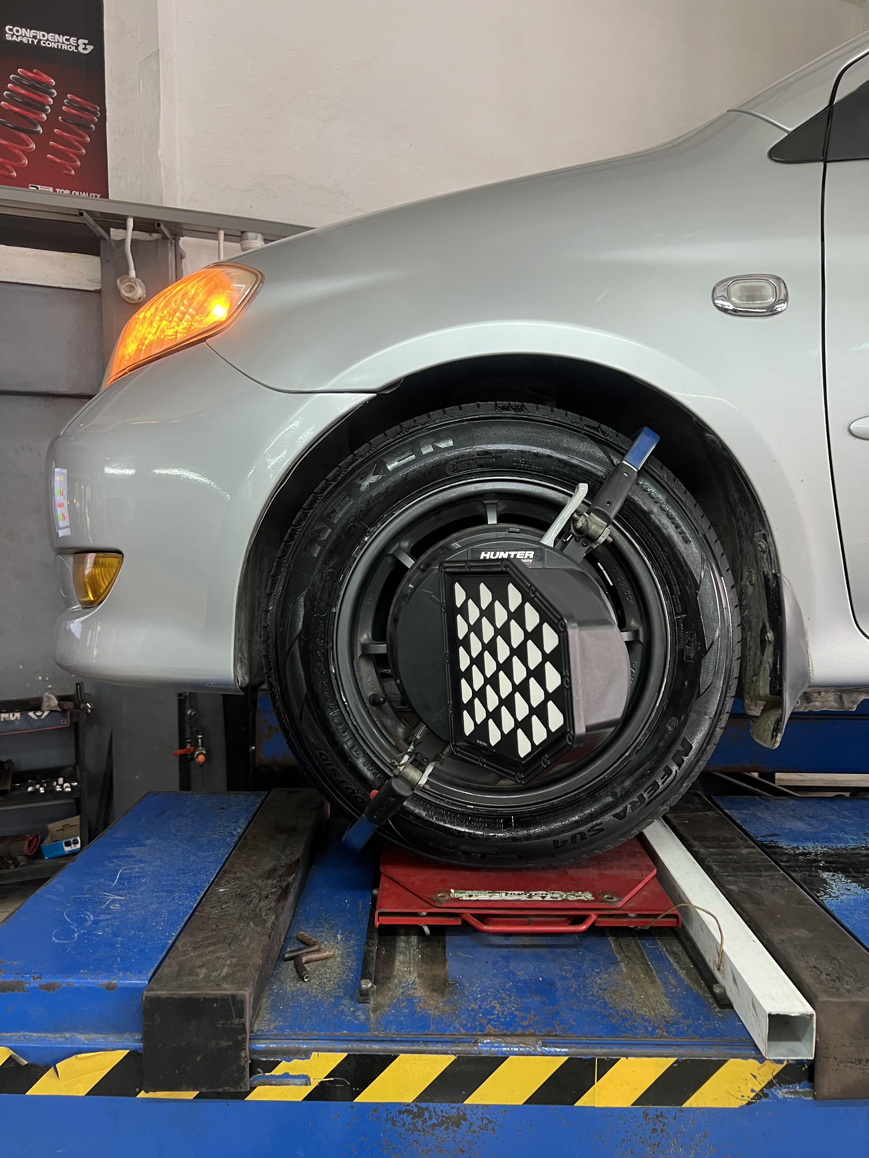 TOYOTA VIOS เข้ารับบริการเปลี่ยนยางรถยนต์ใช้งาน ประจำวัน [+] NEXEN SU4 185/60R15 *เฉาพาะ NEXEN Pirelli ประกันยาง 1 ปี หรือ 25,000 กม. บาด บวม เบียด แตก ระเบิด เปลี่ยนเส้นใหม่ ครับ *นัดหมายก่อนเข้ารับบริการ เพื่อความรวดเร็วครับ 𝙊𝙪𝙧 𝙎𝙚𝙧𝙫𝙞𝙘𝙚 บริการทางร้านเรารับทำอะไรบ้าง 🔧 มียางรถยนต์ทุกยี่ห้อให้เลือกซื้อ 🔧 โช้คอัพ สปริง 🔧 เช็คช่วงล่าง แก้ปัญหาให้ตรงจุด 🔧 ติดตั้งยางแบบไร้รอย 100% 🔧 บริการสลับยาง ตามอายุ 🔧 บริการล้างลิ้นปีกผีเสื้อ 🔧 บริการเช็คระยะรถยนต์ 🔧 เปลี่ยนถ่ายของเหลวทั้งระบบ 🔧 ตั้งศูนย์ด้วยเครื่อง HUNTER นำเข้าจาก USA สอบถามข้อมูลเพิ่มเติม หรือนัดหมายเข้ารับบริการ ☎️ : 08-6569-1915 ☎️ : 08-6544-5963 Line id : @88rw Tiktok : https://www.tiktok.com/@88rwycrr Youtube : https://youtube.com/@88rw Facebook : https://www.facebook.com/88rwtire Location : https://goo.gl/maps/HrNUAZXPN94KvxZ98? #รถยนต์มีปัญหาไม่รู้ต้องแก้ตรงไหน ทางเรายินดี ตรวจหาปัญหาและหาวิธีแก้ บอกลูกค้าก่อนลงมือทำเสมอราคาเป็นธรรมไม่เอาเปรียบ สบายใจคุณลูกค้า ร้านยางเจริญรุ่งเรือง ยินดีต้อนรับครับ
