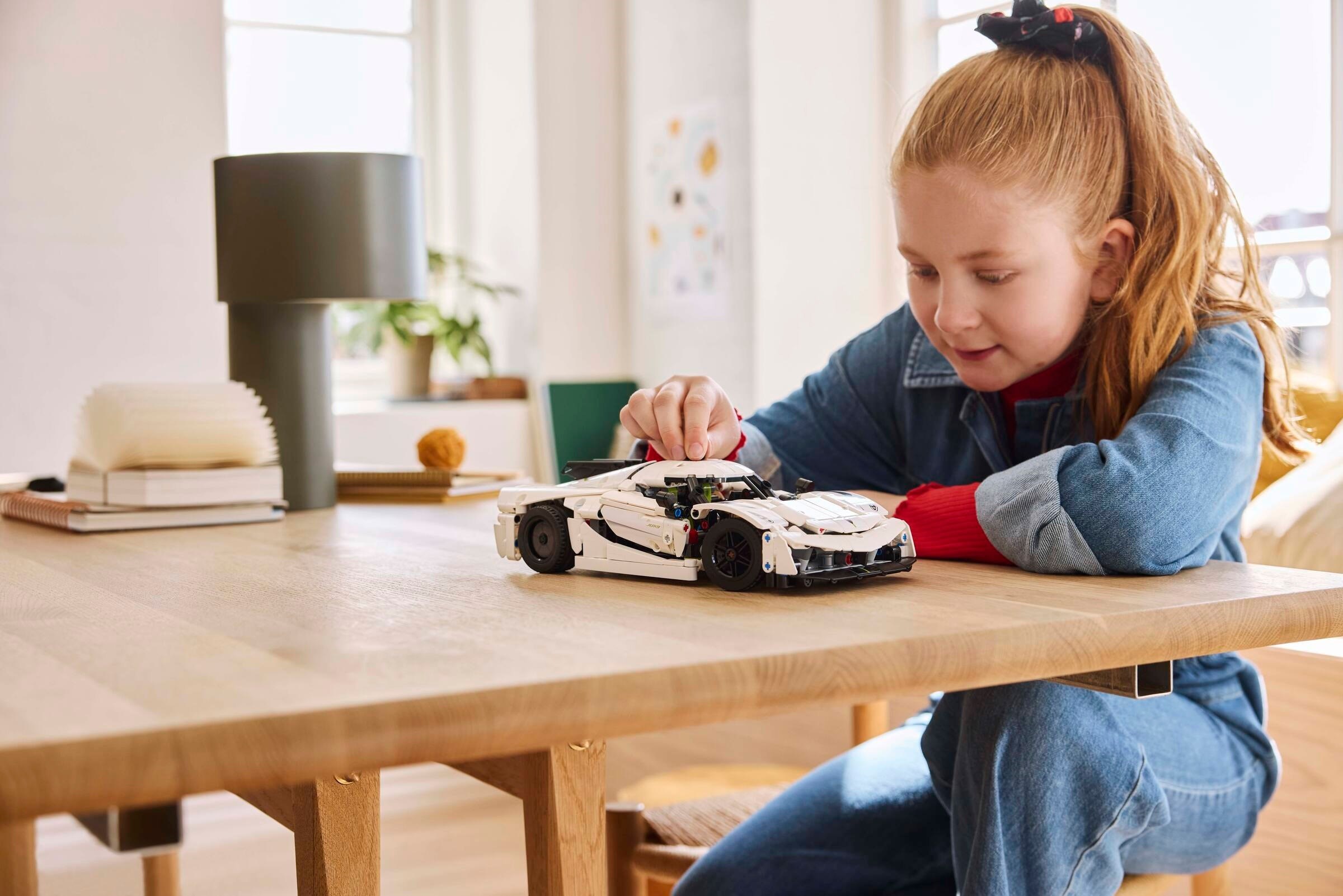 LEGO 42184 เลโก้ Technic Koenigsegg Jesko Absolut White Hypercar