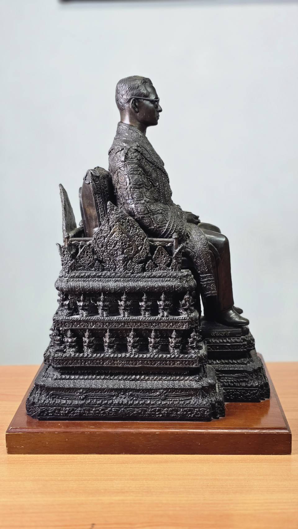 พระบรมรูปพระบาทสมเด็จพระเจ้าอยู่หัว รัชกาลที่9 จัดสร้างกระทรวงมหาดไทยปี 2539 (เลของค์ ๔๓๕๕)