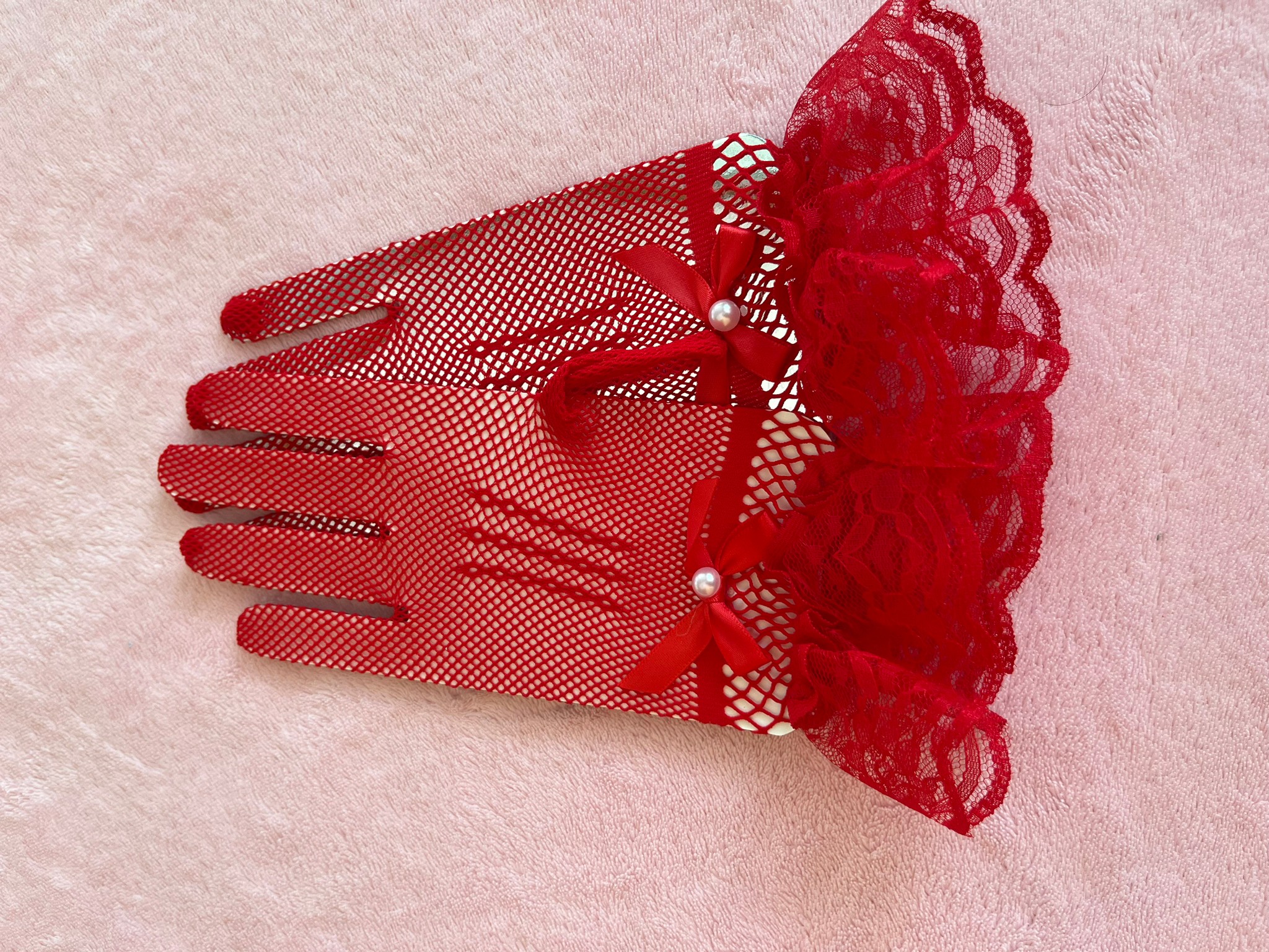 ถุงมือตาข่ายสีแดง โบว์ติดมุก ลูกไม้ ยืดตามขนาดมือ เหมาะเด็กโตถึงผู้ใหญ่