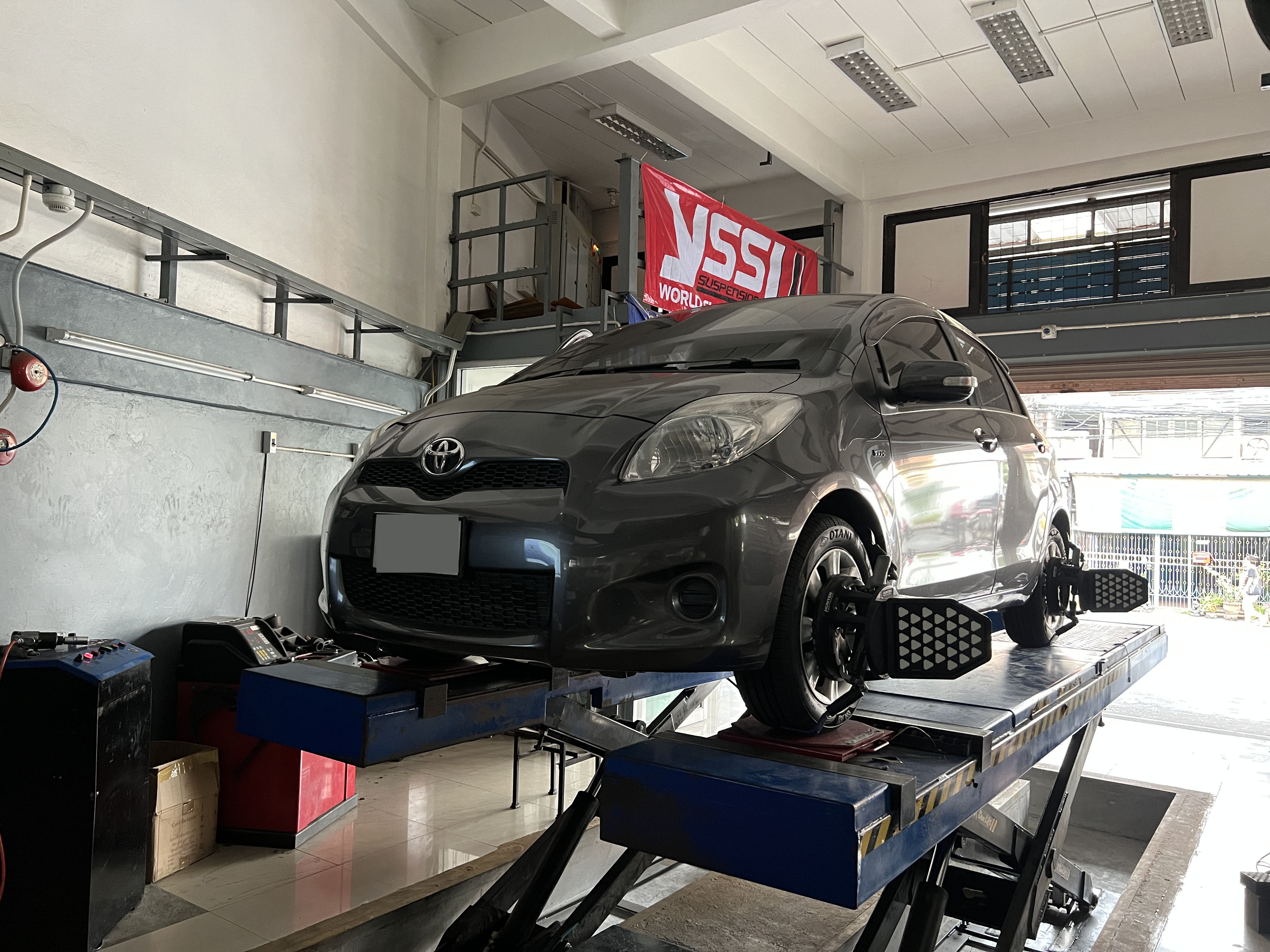 TOYOTA YARIS เข้ารับบริการเปลี่ยนยางรถยนต์ เน้นยางราคาไม่สูงใช้งานทั่วไป สมถรรนะพอได้ ไม่ขับรถเร็วมาก [+] OTANI EK1000 [+] ขนาด 185/60R15 โปรโมชั่นราคาพิเศษ ติดต่อสอบถามเพิ่มเติม โทร : 08-6569-1915 บุ๊ก และทีมงาน ยินดีต้อนรับครับ 𝙊𝙪𝙧 𝙎𝙚𝙧𝙫𝙞𝙘𝙚 บริการทางร้าน เรารับทำอะไรบ้าง 🔧 ติดตั้งยางแบบไร้รอย 100% 🔧 บริการสลับยาง ตามอายุ 🔧 มียางรถยนต์ทุกยี่ห้อให้เลือกซื้อ 🔧 เช็คช่วงล่าง แก้ปัญหาให้ตรงจุด 🔧 บริการล้างลิ้นปีกผีเสื้อ 🔧 บริการเช็คระยะรถยนต์ 🔧 เปลี่ยนถ่ายของเหลวทั้งระบบ 🔧 ตั้งศูนย์ด้วยเครื่อง HUNTER นำเข้าจาก USA #รถยนต์มีปัญหาไม่รู้ต้องแก้ตรงไหน ทางเรายินดี ตรวจหาปัญหาและหาวิธีแก้ บอกลูกค้าก่อนลงมือทำเสมอราคาเป็นธรรมไม่เอาเปรียบ สบายใจคุณลูกค้า ---------------------------------- ดูแลให้คำปรึกษาทุกปัญหาคาใจ ไม่ทิ้งลูกค้า มีบริการหลังการขาย 【ให้ผู้เชี่ยวชาญของเรา ดูแลรถคุณ】 ร้านยางเจริญรุ่งเรือง ยินดีต้อนรับครับ #ยางรถยนต์ #otani #ek1000