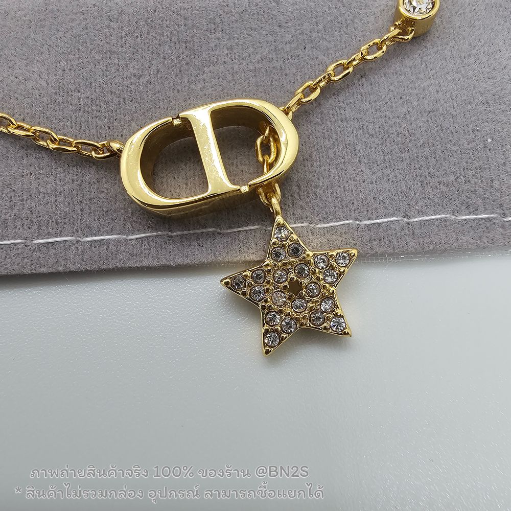 สร้อยแขน DIOR PETIT CD STAR CRYSTAL BRACELET จี้ดาวประดับคริสตัล งานสวย 1:1 จี้ CD ปรับความยาวได้ พร้อมส่งในไทย งาน 1:1 ไม่รวมกล่อง ยาว 16 ซม. เพิ่มได้อีก 3 ซม. ฟรีถุงกระดาษ ซองซิปล็อค ปั๊มแบรนด์ สวยมาก