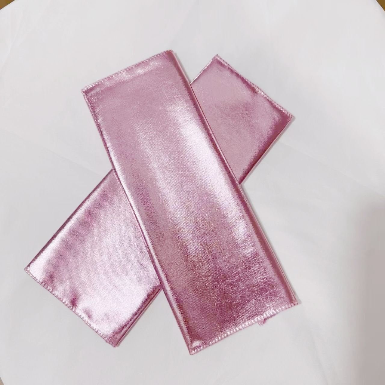 ถุงมือแบบเปิดนิ้ว ผ้ามันเงาเล่นแสง ถุงมือดรัมเมเยอร์ มีสีแดง สีดำ สีเงิน สีทอง สีชมพูอ่อน สีบานเย็น สีเขียวอ่อน