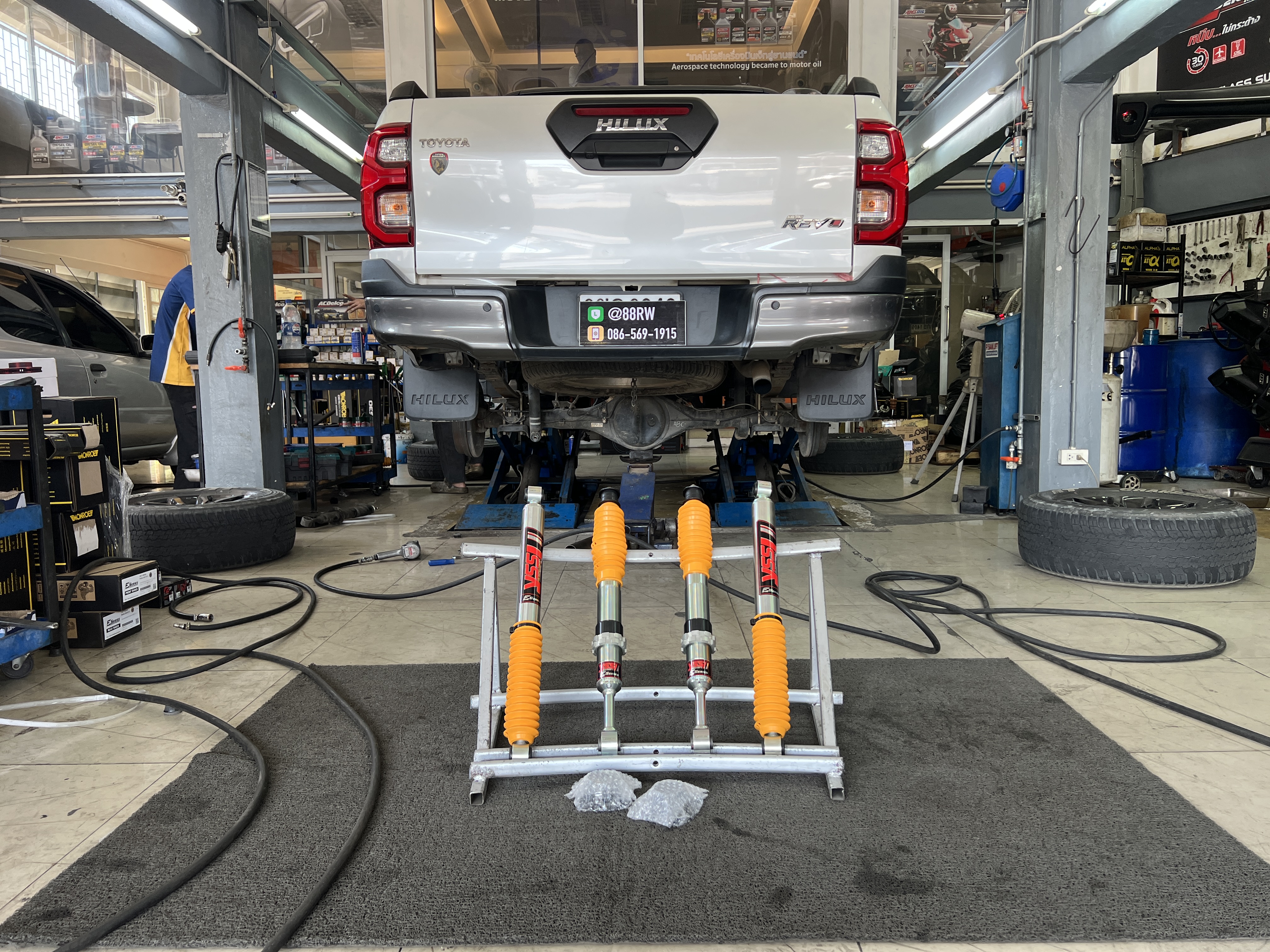 TOYOTA REVO ROCCO โทร : 08-6569-1915 บุ๊ก Line id : @88rw Location : https://goo.gl/maps/HrNUAZXPN94KvxZ98? รถยนต์มีปัญหาไม่รู้ต้องแก้ตรงไหน ทางเรายินดี ตรวจหาปัญหาและหาวิธีแก้ บอกลูกค้าก่อนลงมือทำเสมอด้วยราคาเป็นธรรม เวลาบริการ วันจันทร์-วันอาทิตย์ 09:00 น. - 17.30 น. #ToyotaRevo #ysseseries #โช้คอัพ #ช่วงล่าง #โช๊ค #ยางรถยนต์