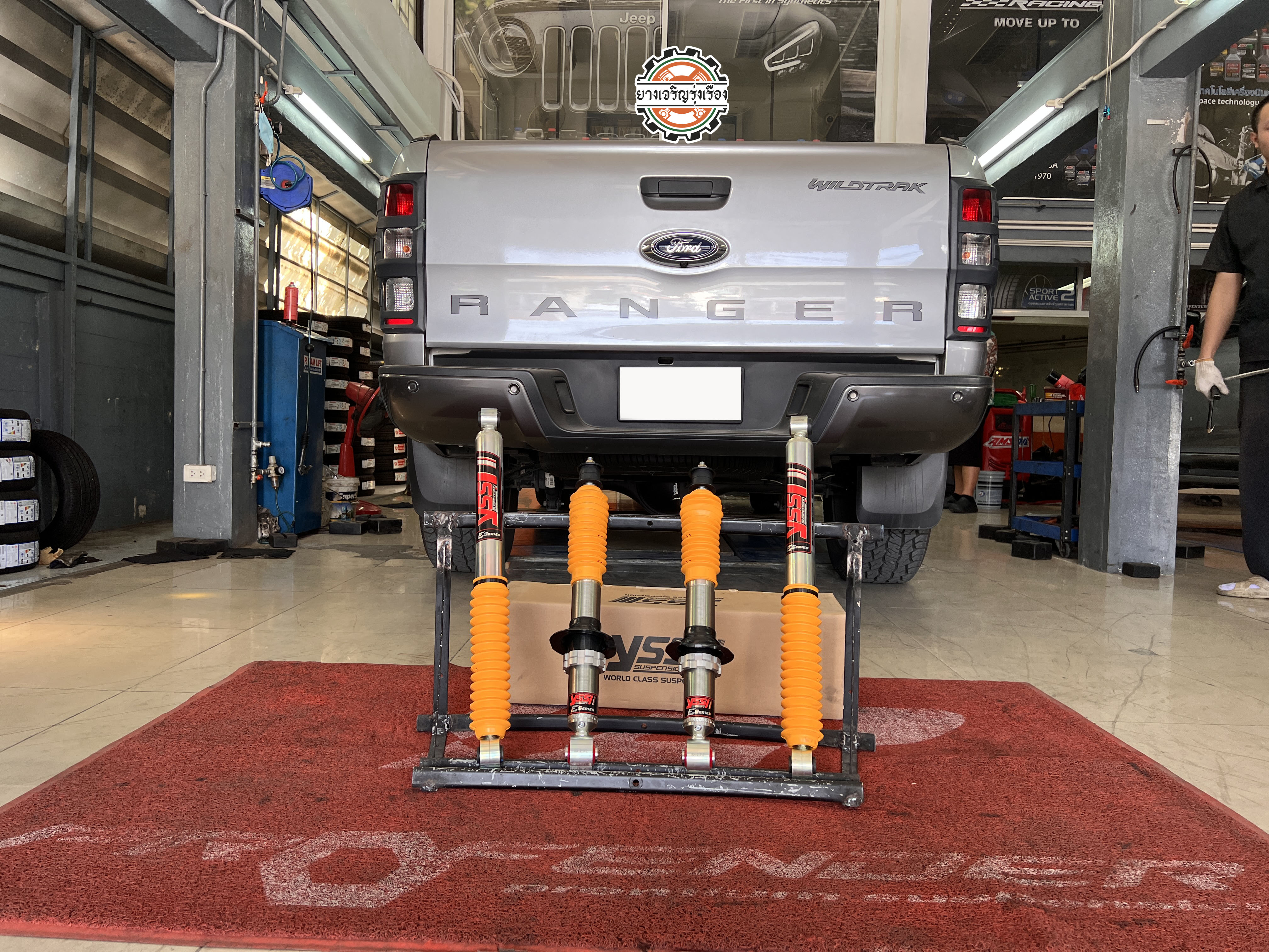 FORD RANGER เข้ารับบริการอัพเกรดช่วงล่าง เลือกใช้งานโช๊คอัพ YSS E SERIES ตัวท๊อปนุ่มนวล ติดตั้งใช้งานแทนของเดิมติดรถ เพิ่มความมั่นใจในการการขับขี่ รู้สึกได้ถึงความกระชับ ขับสนุก ลดอาการย้วยส่าย หนึบแน่น เข้าโค้งนิ่งมั่นใจ ควบคุมพวงมาลัยคมกริบ😍 YSS E SERIE มาพร้อมตัวกระบอกอลูมิเนียมระบายความร้อนเร็วทำให้โช๊คอัพ ไม่เสียอาการ คงความหนึบได้เสถียร ใช้งานต่อเนื่องยาวนาน ระบบ monotube ที่ตอบสนองการทำงานกระชับ ฉับไว มาพร้อมกับเทคโนโลยีวาล์วแปรผันอัตโนมัติ ที่ปรับเปลี่ยนความหนืดได้แบบ Real time ไม่ว่าจะนั่งเยอะ นั่งน้อย เดินทางไกลหรือใกล้ ก็ไม่ต้องก้มปรับเอง🥰 ☄️Yss E Series เซ็ทโช๊คอัพหน้าหลัง [+] พร้อมบริการติดตั้ง + Set up ให้เหมาะกับยาง [+] ขับสนุกด้วยบริการ ตั้งศูนย์ละเอียดให้เหมาะกับการใช้งานและลักษณะของช่วงล่าง 𝙊𝙪𝙧 𝙎𝙚𝙧𝙫𝙞𝙘𝙚 บริการทางร้าน เรารับทำอะไรบ้าง 🔧 ติดตั้งยางแบบไร้รอย 100% 🔧 บริการสลับยาง ตามอายุ 🔧 มียางรถยนต์ทุกยี่ห้อให้เลือกซื้อ 🔧 เช็คช่วงล่าง แก้ปัญหาให้ตรงจุด 🔧 บริการล้างลิ้นปีกผีเสื้อ 🔧 บริการเช็คระยะรถยนต์ 🔧 เปลี่ยนถ่ายของเหลวทั้งระบบ 🔧 ตั้งศูนย์ด้วยเครื่อง HUNTER นำเข้าจาก USA สอบถามข้อมูลเพิ่มเติม หรือนัดหมายเข้ารับบริการ Tel : 08-6569-1915 Tel : 08-6544-5963 Line id : @88rw Tiktok : https://www.tiktok.com/@88rwycrr Youtube : https://youtube.com/@88rw Facebook : https://www.facebook.com/88rwtire Location : https://goo.gl/maps/HrNUAZXPN94KvxZ98?coh=178573&entry=tt #รถยนต์มีปัญหาไม่รู้ต้องแก้ตรงไหน ทางเรายินดี ตรวจหาปัญหาและหาวิธีแก้ บอกลูกค้าก่อนลงมือทำเสมอราคาเป็นธรรมไม่เอาเปรียบ สบายใจคุณลูกค้า ---------------------------------- ดูแลให้คำปรึกษาทุกปัญหาคาใจ ไม่ทิ้งลูกค้า มีบริการหลังการขาย 【ให้ผู้เชี่ยวชาญของเรา ดูแลรถคุณ】 ร้านยางเจริญรุ่งเรือง ยินดีต้อนรับครับ ---------------------------------- #โช๊คอัพรถยนต์ #monroe #yss #kayaba #profender #ร้านยางเจริญรุ่งเรือง #นนทบุรี #งามวงศ์วาน #amsfix #บริการช่วงล่างรถยนต์ #ซ่อมบำรุงช่วงล่าง #เซทอัพโช๊คอัพรถยนต์