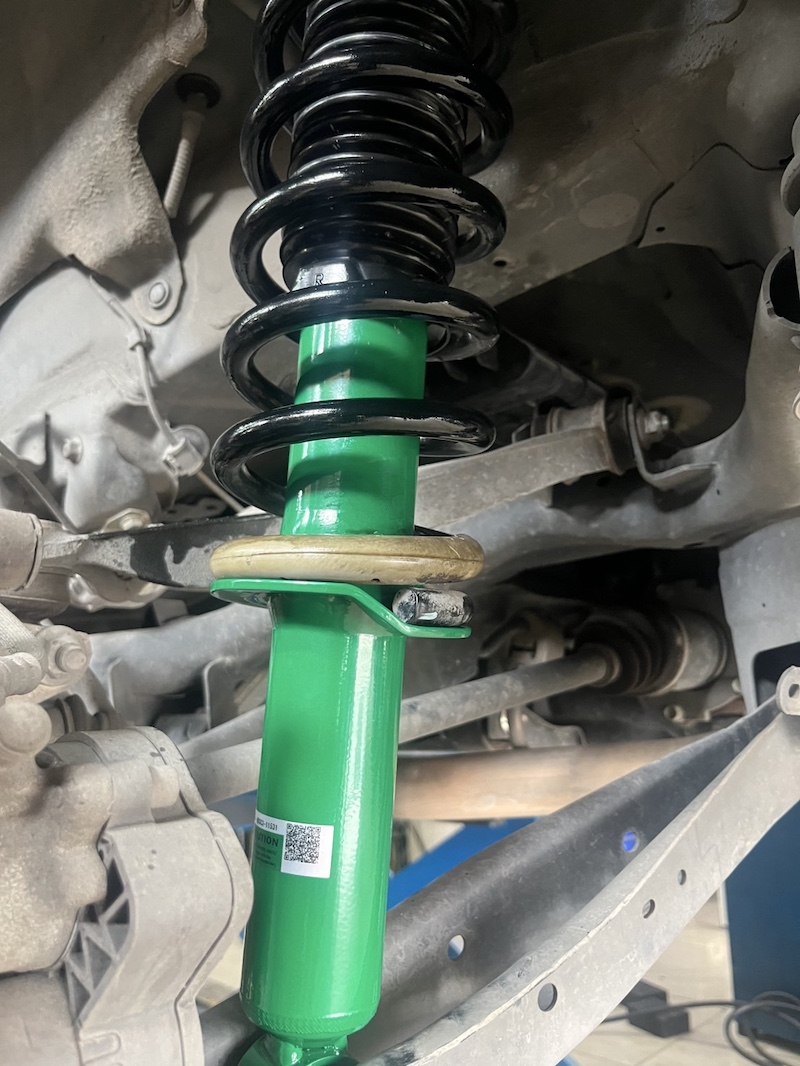 🚙 Subaru Forester SK9 x Tein Endura Pro Plus “ขับมั่นใจ ควบคุมดีกว่า นุ่มหนึบในทุกเส้นทาง” ลูกค้า Subaru Forester SK9 ต้องการอัปเกรดช่วงล่างให้ นุ่มขึ้นแต่ยังคงความมั่นใจ วันนี้เราเลือกใช้โช้คอัพจากญี่ปุ่นแท้ Tein Endura Pro Plus พร้อมเปลี่ยน เบ้าโช้คอัพแท้ + ลูกปืนเบ้าโช้คอัพแท้ เพื่อให้สมบูรณ์แบบทั้งระบบ ✅ จุดเด่นของการอัปเกรดครั้งนี้ + Tein Endura Pro Plus → เทคโนโลยีใหม่ ปรับได้ 16 ระดับ (Damping Force Adjustable) เลือกฟีลลิ่งได้ทั้งนุ่มนั่งสบาย หรือแน่นหนึบมั่นใจ + เบ้าโช้คอัพแท้ + ลูกปืนเบ้าโช้คอัพแท้ → ลดเสียงดัง เคลื่อนไหวลื่นไหล เพิ่มอายุการใช้งานช่วงล่าง + ฟีลลิ่งการขับขี่ที่ มั่นใจยิ่งกว่าเดิม เข้าโค้งนิ่ง ขับไกลก็ไม่เหนื่อย + ทั้งหมดนี้ติดตั้งตรงรุ่น Subaru Forester SK9 ไม่ต้องดัดแปลง ผลลัพธ์หลังติดตั้ง + เข้าโค้งมั่นใจ ควบคุมแม่นยำ + นั่งสบายกว่าเดิม ลดแรงกระแทก + เสียงช่วงล่างเงียบลง เพราะใช้เบ้าโช้คและลูกปืนแท้ + คุ้มค่า ใช้งานได้ยาวนาน 📌 เหมาะสำหรับ เจ้าของ Subaru Forester SK9 ที่อยากได้ฟีลลิ่งดีกว่าโช้คติดรถเดิม คนที่ต้องการความสมดุลระหว่าง “นุ่มนั่งสบาย” และ “หนึบมั่นใจ” รถครอบครัวที่ใช้เดินทางไกลหรือขับในเมืองทุกวัน สอบถามข้อมูลเพิ่มเติม หรือนัดหมายเข้ารับบริการ ☎️ : 08-6569-1915 ☎️ : 08-6544-5963 Line id : @88rw Facebook : https://www.facebook.com/88rwtire Location : https://goo.gl/maps/HrNUAZXPN94KvxZ98 #TeinEnduraproPlus #subaruforester #ยางรถยนต์นนทบุรี #ช่วงล่างรถยนต์ #โช้คอัพรถยนต์