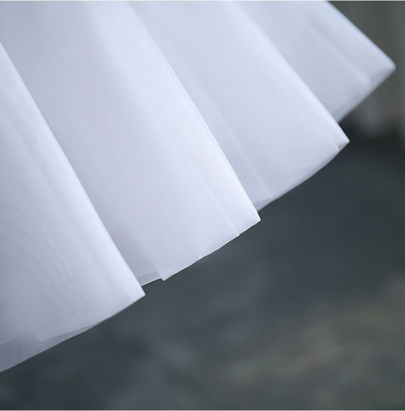 กระโปรงสุ่มทรงสั้น ผ้าแก้วมันเงาสวย ละมุนผิว ซ้อนหลายชั้นทำให้กระโปรงตัวนอกพองฟูสวย ขนาดฟรีไซส์ เอว 22-35 นิ้ว ยาว 17 นิ้ว