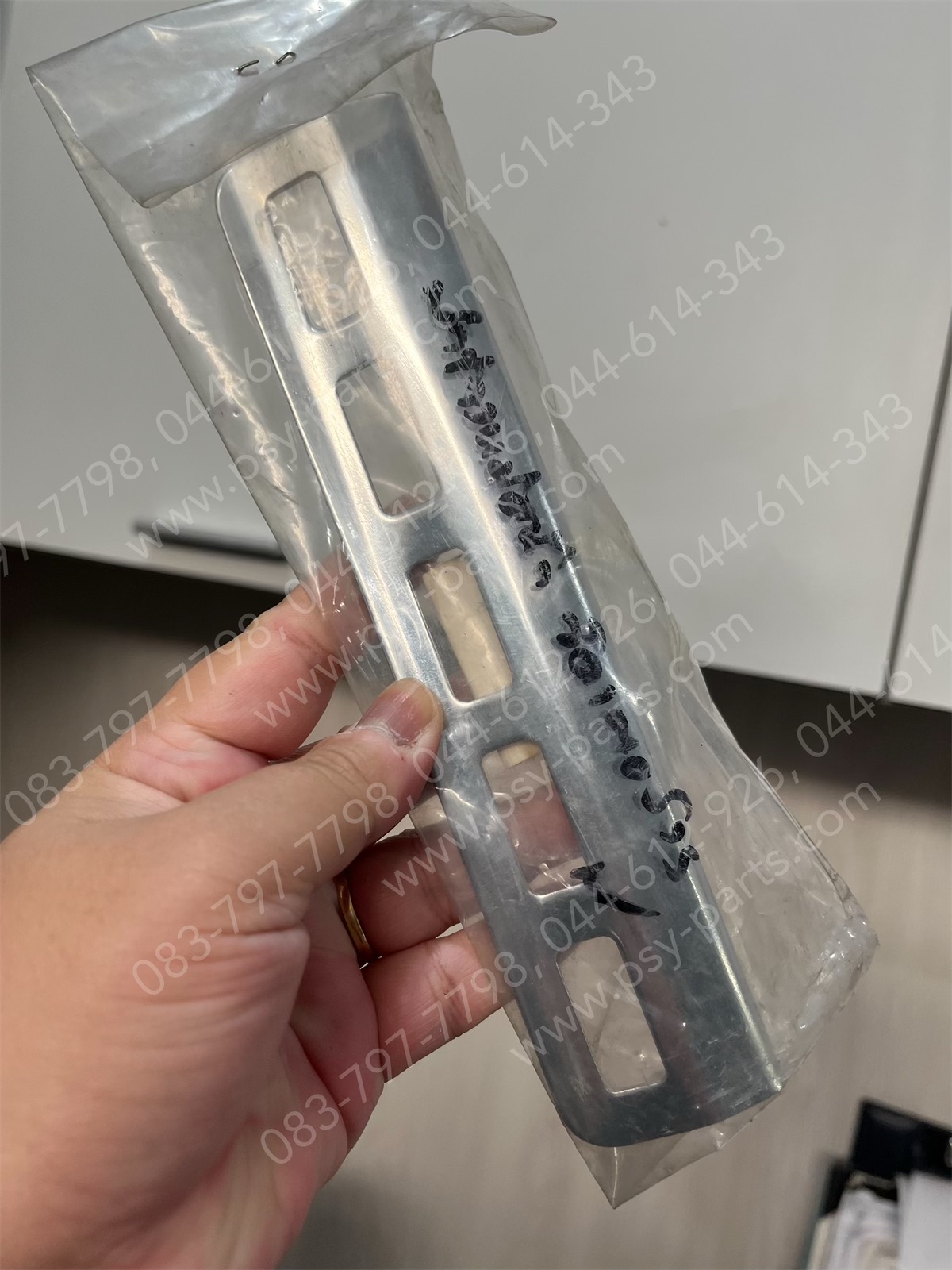 ฝาข้างหม้อน้ำ VICTOR'S แท้ๆ 14024-A026