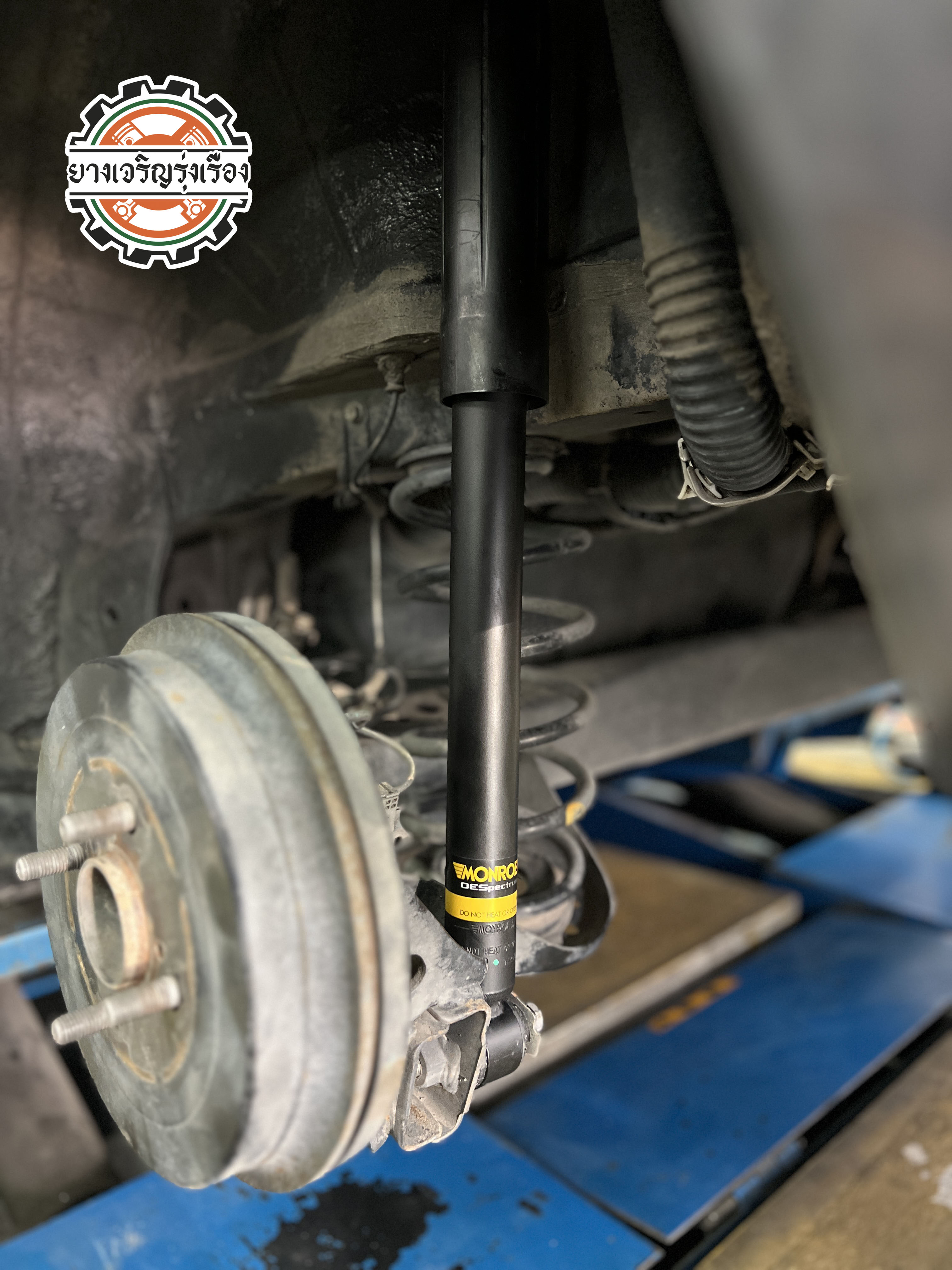 TOYOTA YARIS ATIV เข้ารับบริการติดตั้งโช๊คอัพใหม่คูหน้า เนื่องจากคู่หลังเพิ่งจะเปลี่ยนได้ไม่นาน คู่หน้าก็มีอาการย้วยโยน [+] Monroe Oe spectrum เซ็ทโช๊คอัพเซ็ท หน้าหลัง = 9,600 บาท ล้อเดิม ยางเดิม ก็ขับสนุกได้ [+] พร้อมบริการติดตั้ง + Set up ให้เหมาะกับยาง [+] ขับสนุกด้วยบริการ ตั้งศูนย์ละเอียดให้เหมาะกับการใช้งานและลักษณะของช่วงล่าง --------------------------------- โทร : 08-6544-5963 บุ๊ก และทีมงาน ยินดีต้อนรับครับ 𝙊𝙪𝙧 𝙎𝙚𝙧𝙫𝙞𝙘𝙚 บริการทางร้าน เรารับทำอะไรบ้าง 🔧 ติดตั้งยางแบบไร้รอย 100% 🔧 บริการสลับยาง ตามอายุ 🔧 มียางรถยนต์ทุกยี่ห้อให้เลือกซื้อ 🔧 เช็คช่วงล่าง แก้ปัญหาให้ตรงจุด 🔧 บริการล้างลิ้นปีกผีเสื้อ 🔧 บริการเช็คระยะรถยนต์ 🔧 เปลี่ยนถ่ายของเหลวทั้งระบบ 🔧 ตั้งศูนย์ด้วยเครื่อง HUNTER นำเข้าจาก USA #รถยนต์มีปัญหาไม่รู้ต้องแก้ตรงไหน ทางเรายินดี ตรวจหาปัญหาและหาวิธีแก้ บอกลูกค้าก่อนลงมือทำเสมอราคาเป็นธรรมไม่เอาเปรียบ สบายใจคุณลูกค้า ---------------------------------- ดูแลให้คำปรึกษาทุกปัญหาคาใจ ไม่ทิ้งลูกค้า มีบริการหลังการขาย 【ให้ผู้เชี่ยวชาญของเรา ดูแลรถคุณ】 ร้านยางเจริญรุ่งเรือง ยินดีต้อนรับครับ ---------------------------------- #โช๊คอัพรถยนต์ #monroe #yss #kayaba #profender #ร้านยางเจริญรุ่งเรือง #นนทบุรี #งามวงศ์วาน #amsfix #บริการช่วงล่างรถยนต์ #ซ่อมบำรุงช่วงล่าง #เซทอัพโช๊คอัพรถยนต์