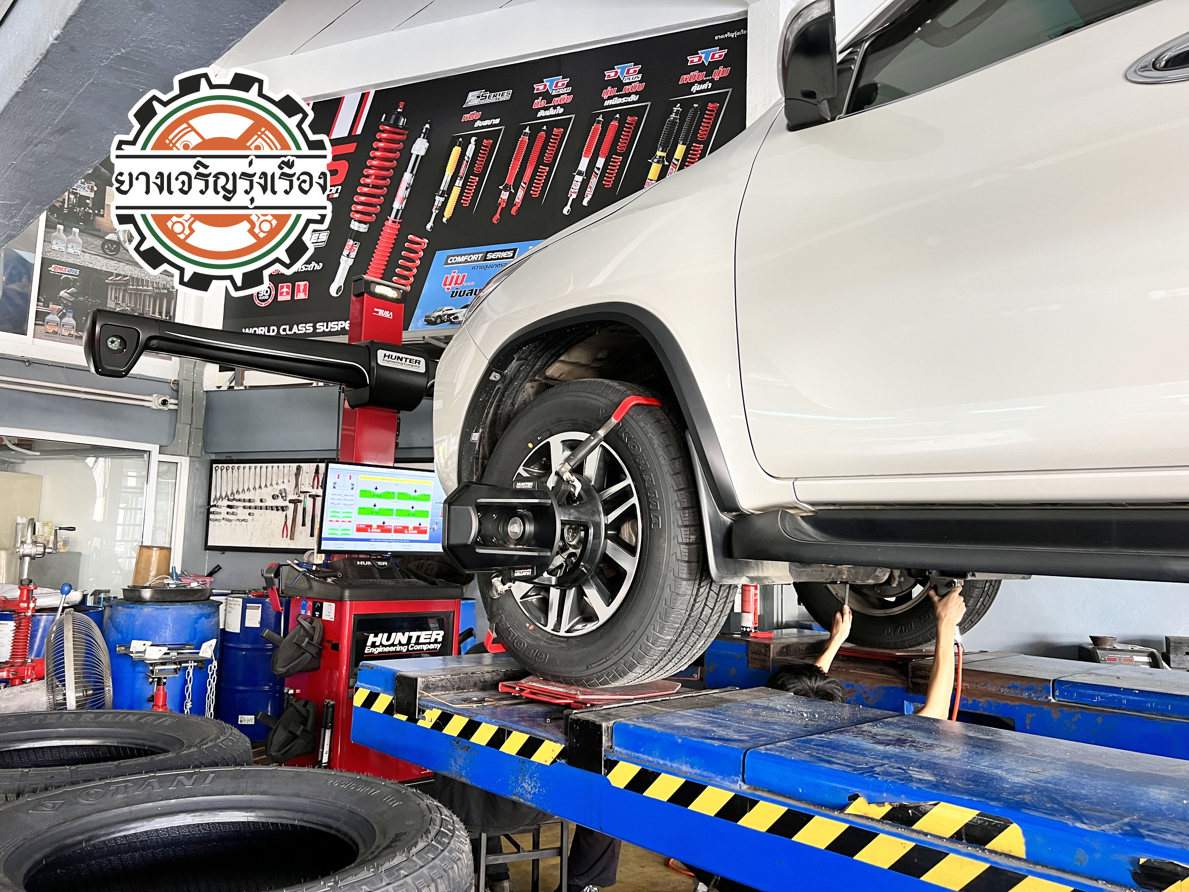 TOYOTA FORTUNER เข้ารับบริการเปลี่ยนยางรถยนต์ เน้นยางคุณภาพดี ผลิตญี่ปุ่น ☄️YOKOHAMA GEOLANDAR H/T G056 ขนาด 265/60R18 𝙊𝙪𝙧 𝙎𝙚𝙧𝙫𝙞𝙘𝙚 บริการทางร้านเรารับทำอะไรบ้าง 🔧 ติดตั้งยางแบบไร้รอย 100% 🔧 บริการสลับยาง ตามอายุ 🔧 มียางรถยนต์ทุกยี่ห้อให้เลือกซื้อ 🔧 เช็คช่วงล่าง แก้ปัญหาให้ตรงจุด 🔧 บริการล้างลิ้นปีกผีเสื้อ 🔧 บริการเช็คระยะรถยนต์ 🔧 เปลี่ยนถ่ายของเหลวทั้งระบบ 🔧 ตั้งศูนย์ด้วยเครื่อง HUNTER นำเข้าจาก USA สอบถามข้อมูลเพิ่มเติม หรือนัดหมายเข้ารับบริการ Tel : 08-6569-1915 Tel : 08-6544-5963 Line id : @88rw Tiktok : https://www.tiktok.com/@88rwycrr Youtube : https://youtube.com/@88rw Facebook : https://www.facebook.com/88rwtire Location : https://goo.gl/maps/HrNUAZXPN94KvxZ98?coh=178573&entry=tt #รถยนต์มีปัญหาไม่รู้ต้องแก้ตรงไหน ทางเรายินดี ตรวจหาปัญหาและหาวิธีแก้ บอกลูกค้าก่อนลงมือทำเสมอราคาเป็นธรรมไม่เอาเปรียบ สบายใจคุณลูกค้า ---------------------------------- ดูแลให้คำปรึกษาทุกปัญหาคาใจ ไม่ทิ้งลูกค้า มีบริการหลังการขาย 【ให้ผู้เชี่ยวชาญของเรา ดูแลรถคุณ】 ร้านยางเจริญรุ่งเรือง ยินดีต้อนรับครับ ---------------------------------- #โช๊คอัพรถยนต์ #monroe #yss #kayaba #profender #ร้านยางเจริญรุ่งเรือง #นนทบุรี #งามวงศ์วาน #amsfix #บริการช่วงล่างรถยนต์ #ซ่อมบำรุงช่วงล่าง #เซทอัพโช๊คอัพรถยนต์