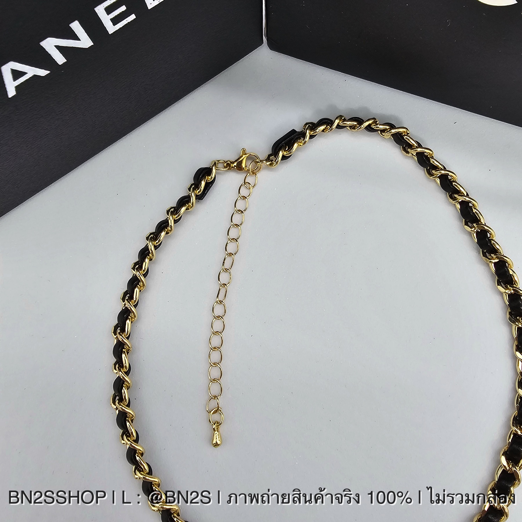สร้อยคอชาแนลสายหนัง โซ่เปียสีดำตัดทอง Chanel No 5 Necklace