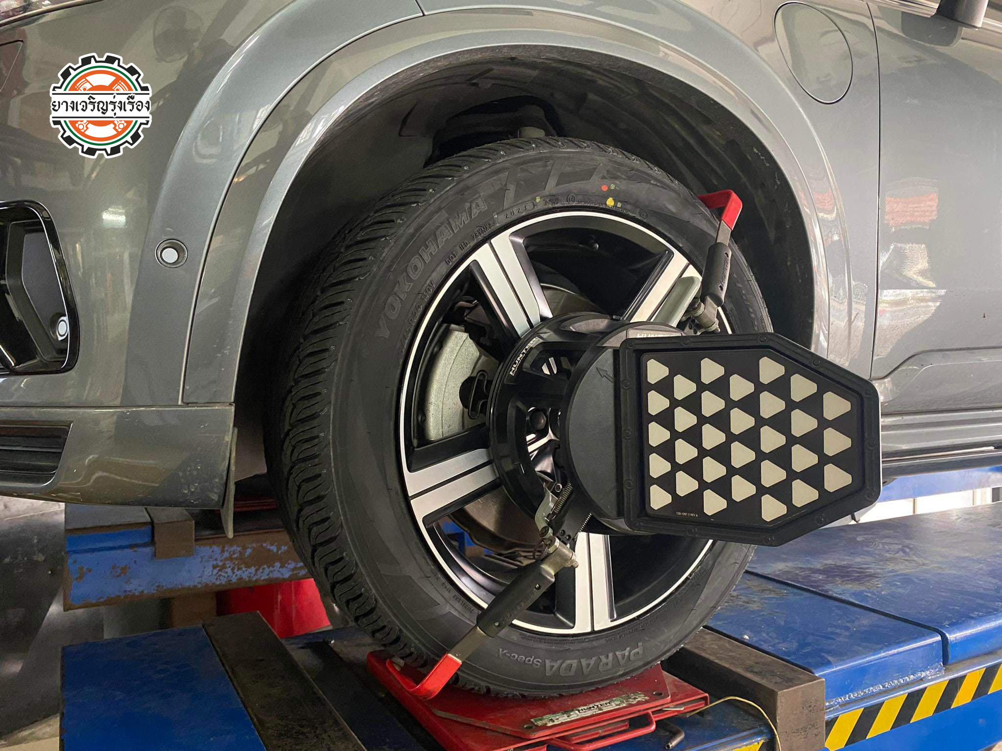 VOLVO XC90 เข้ารับบริการเปลี่ยนยางรถยนต์ ขอยางคุณภาพเยี่ยม ผลิตญึ่ปุ่น ☄️YOKOHAMA PARADA SPEC X ขนาด 275/45R20 𝙊𝙪𝙧 𝙎𝙚𝙧𝙫𝙞𝙘𝙚 บริการทางร้านเรารับทำอะไรบ้าง 🔧 ติดตั้งยางแบบไร้รอย 100% 🔧 บริการสลับยาง ตามอายุ 🔧 มียางรถยนต์ทุกยี่ห้อให้เลือกซื้อ 🔧 เช็คช่วงล่าง แก้ปัญหาให้ตรงจุด 🔧 บริการล้างลิ้นปีกผีเสื้อ 🔧 บริการเช็คระยะรถยนต์ 🔧 เปลี่ยนถ่ายของเหลวทั้งระบบ 🔧 ตั้งศูนย์ด้วยเครื่อง HUNTER นำเข้าจาก USA สอบถามข้อมูลเพิ่มเติม หรือนัดหมายเข้ารับบริการ Tel : 08-6569-1915 Tel : 08-6544-5963 Line id : @88rw Tiktok : https://www.tiktok.com/@88rwycrr Youtube : https://youtube.com/@88rw Facebook : https://www.facebook.com/88rwtire Location : https://goo.gl/maps/HrNUAZXPN94KvxZ98?coh=178573&entry=tt #รถยนต์มีปัญหาไม่รู้ต้องแก้ตรงไหน ทางเรายินดี ตรวจหาปัญหาและหาวิธีแก้ บอกลูกค้าก่อนลงมือทำเสมอราคาเป็นธรรมไม่เอาเปรียบ สบายใจคุณลูกค้า ---------------------------------- ดูแลให้คำปรึกษาทุกปัญหาคาใจ ไม่ทิ้งลูกค้า มีบริการหลังการขาย 【ให้ผู้เชี่ยวชาญของเรา ดูแลรถคุณ】 ร้านยางเจริญรุ่งเรือง ยินดีต้อนรับครับ ---------------------------------- #โช๊คอัพรถยนต์ #monroe #yss #kayaba #profender #ร้านยางเจริญรุ่งเรือง #นนทบุรี #งามวงศ์วาน #amsfix #บริการช่วงล่างรถยนต์ #ซ่อมบำรุงช่วงล่าง #เซทอัพโช๊คอัพรถยนต์
