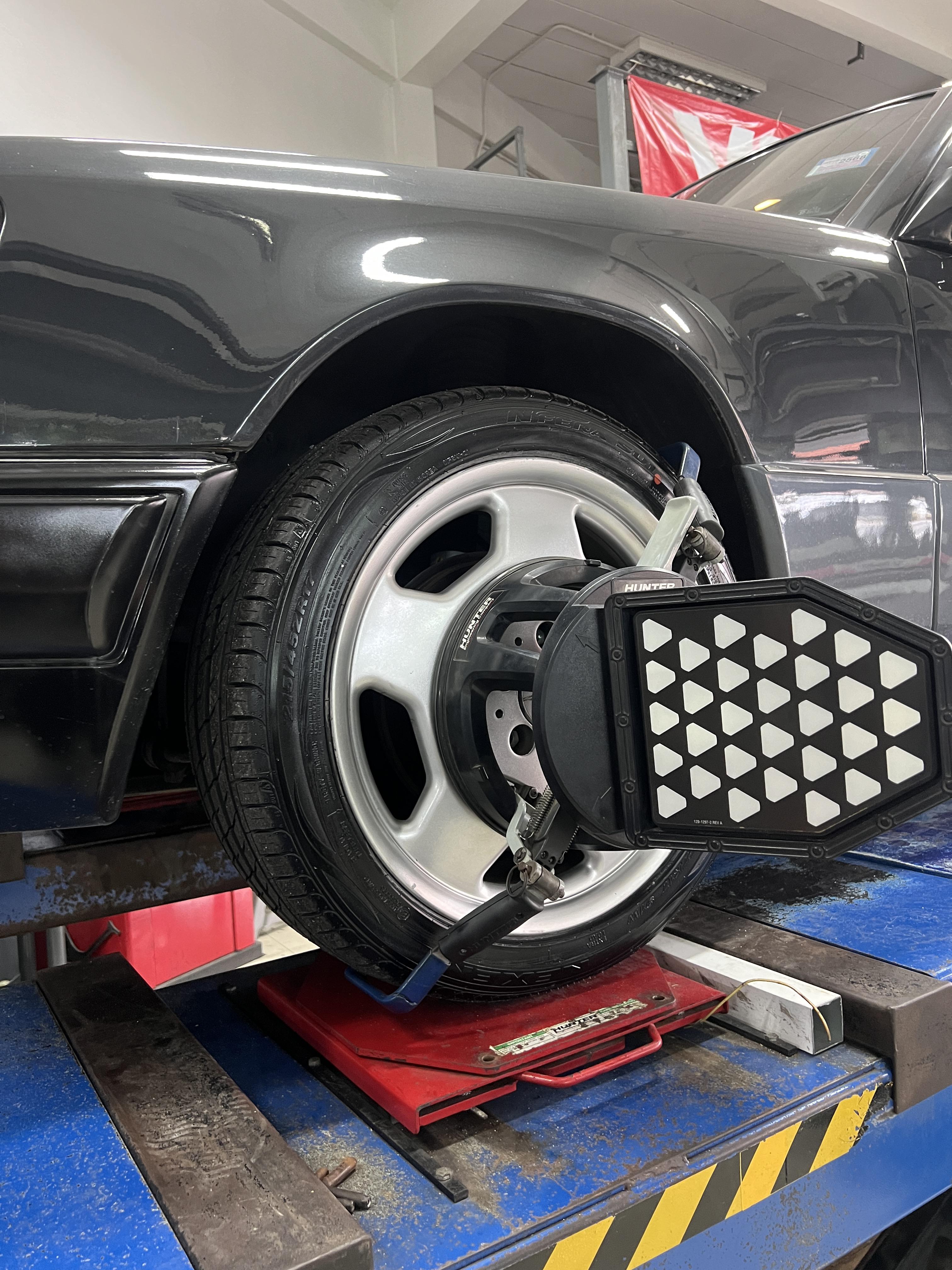 MERCEDES BENZ W124 เข้ารับบริการเปลี่ยนยางรถยนต์ [+] NEXEN SU1 215/45R17 #ถ่ายให้เป๊ะแชร์ให้ปังกับยางNexen #เส้นต่อไปใช้เน็กเซ็น #nexentirethailand #nexentire #ยางรถยนต์ *เฉาพาะ NEXEN Pirelli ประกันยาง 1 ปี หรือ 25,000 กม. บาด บวม เบียด แตก ระเบิด เปลี่ยนเส้นใหม่ ครับ *เพื่อความรวดเร็วนัดหมายก่อนเข้ารับบริการครับ 𝙊𝙪𝙧 𝙎𝙚𝙧𝙫𝙞𝙘𝙚 บริการทางร้านเรารับทำอะไรบ้าง 👉มียางรถยนต์ทุกยี่ห้อให้เลือกซื้อ 👉โช้คอัพ สปริง 👉เช็คช่วงล่าง แก้ปัญหาให้ตรงจุด 👉ติดตั้งยางแบบไร้รอย 100% 👉บริการสลับยาง ตามอายุ 👉บริการล้างลิ้นปีกผีเสื้อ 👉บริการเช็คระยะรถยนต์ 👉เปลี่ยนถ่ายของเหลวทั้งระบบ 👉ตั้งศูนย์ด้วยเครื่อง HUNTER นำเข้าจาก USA สอบถามข้อมูลเพิ่มเติม หรือนัดหมายเข้ารับบริการ ☎️ : 08-6569-1915 ☎️ : 08-6544-5963 Line id : @88rw Facebook : https://www.facebook.com/88rwtire Location : https://goo.gl/maps/HrNUAZXPN94KvxZ98? #รถยนต์มีปัญหาไม่รู้ต้องแก้ตรงไหน ทางเรายินดี ตรวจหาปัญหาและหาวิธีแก้ บอกลูกค้าก่อนลงมือทำเสมอราคาเป็นธรรม #nexentires