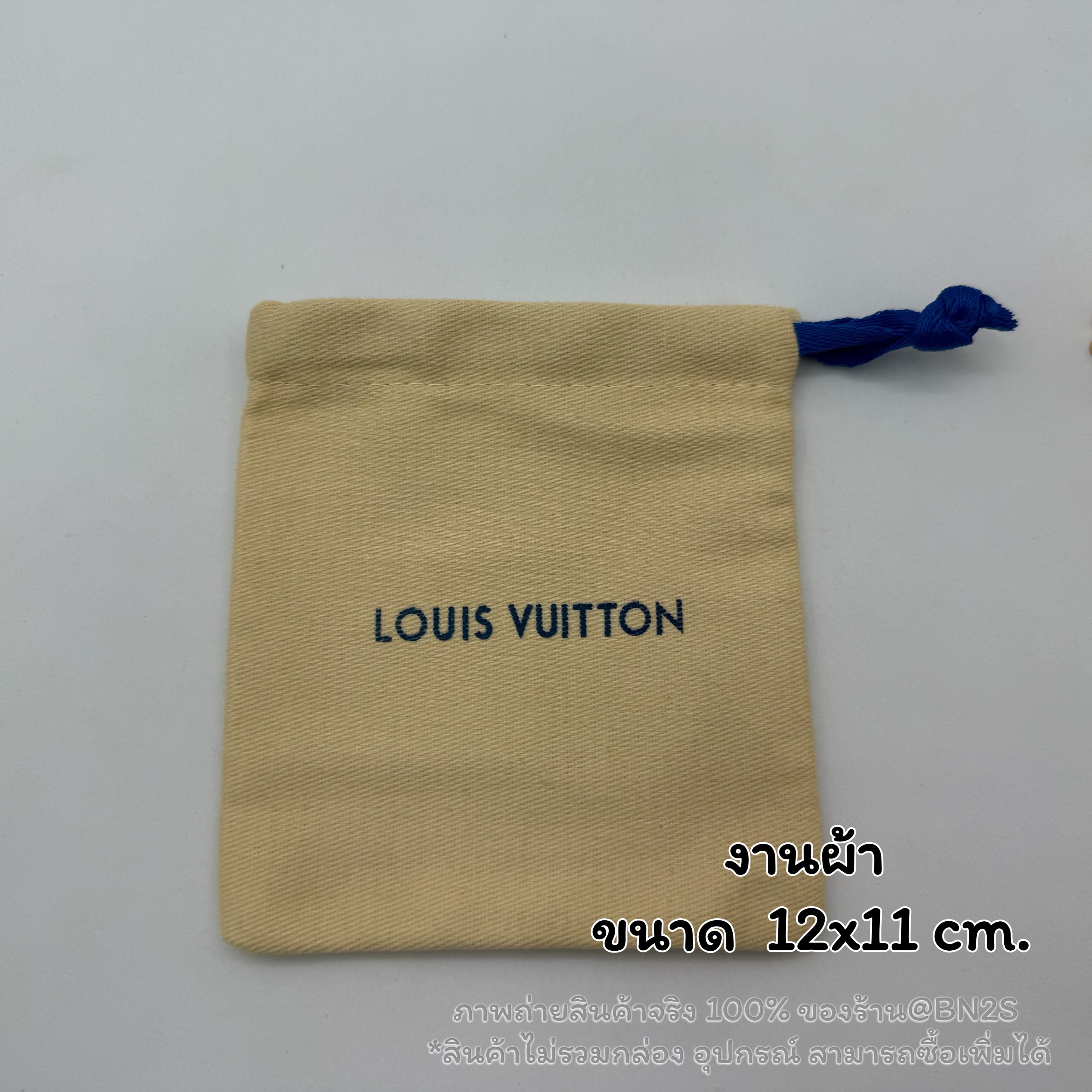 ถุงผ้า Louis Vuitton ขนาด 12x11 ซม. งานผ้าเชือกร้อยสีน้ำเงิน สกรีนโลโก้หลุย