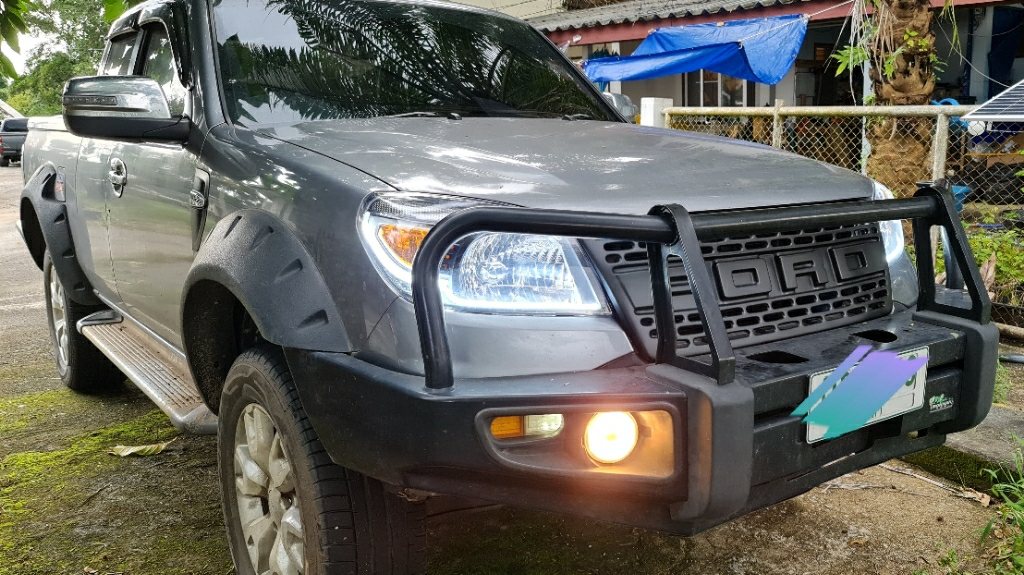 กระจังหน้าFord Everest Raptor Ranger มีLogoFORD ปี2009-2011