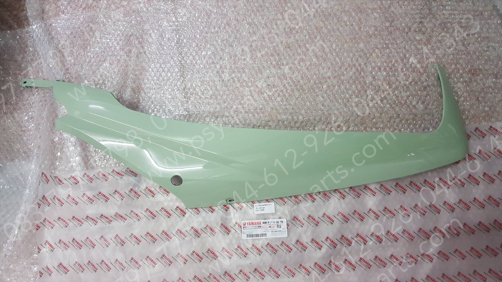 ฝาครอบใต้ท้องรถ-ขวา FILANO/HYBRID, GRAND FILANO/HYBRID แท้ๆ สีเขียวเวสป้า (1667) B8B-F171M-00-PB