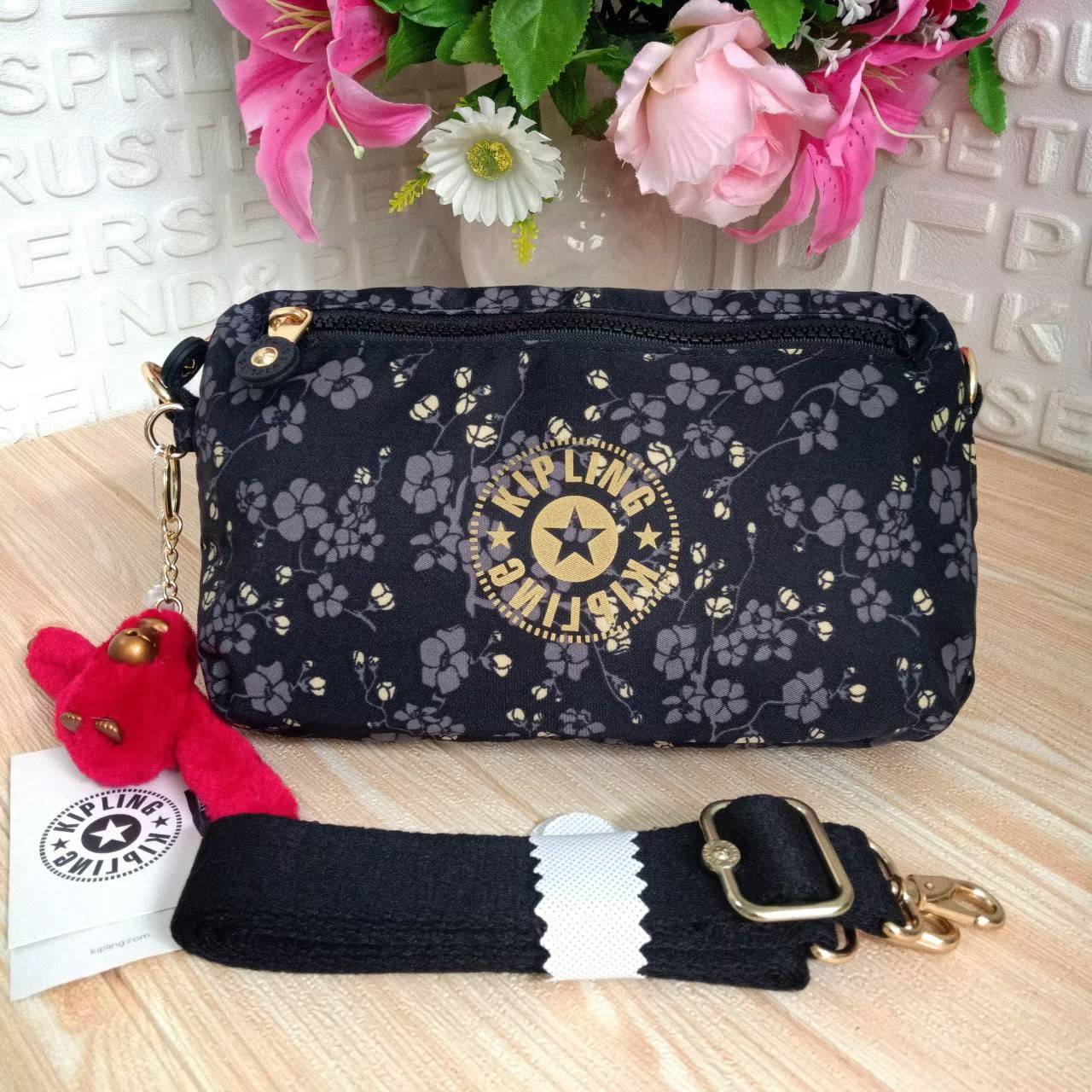 กระเป๋าสะพาย Kipling รุ่น Halima convertible