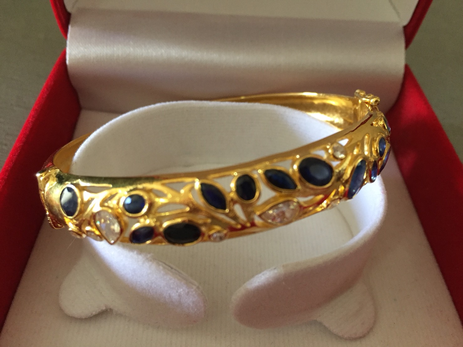 กำไลข้อมือ พลอยไพลินแท้ เสริมดวง