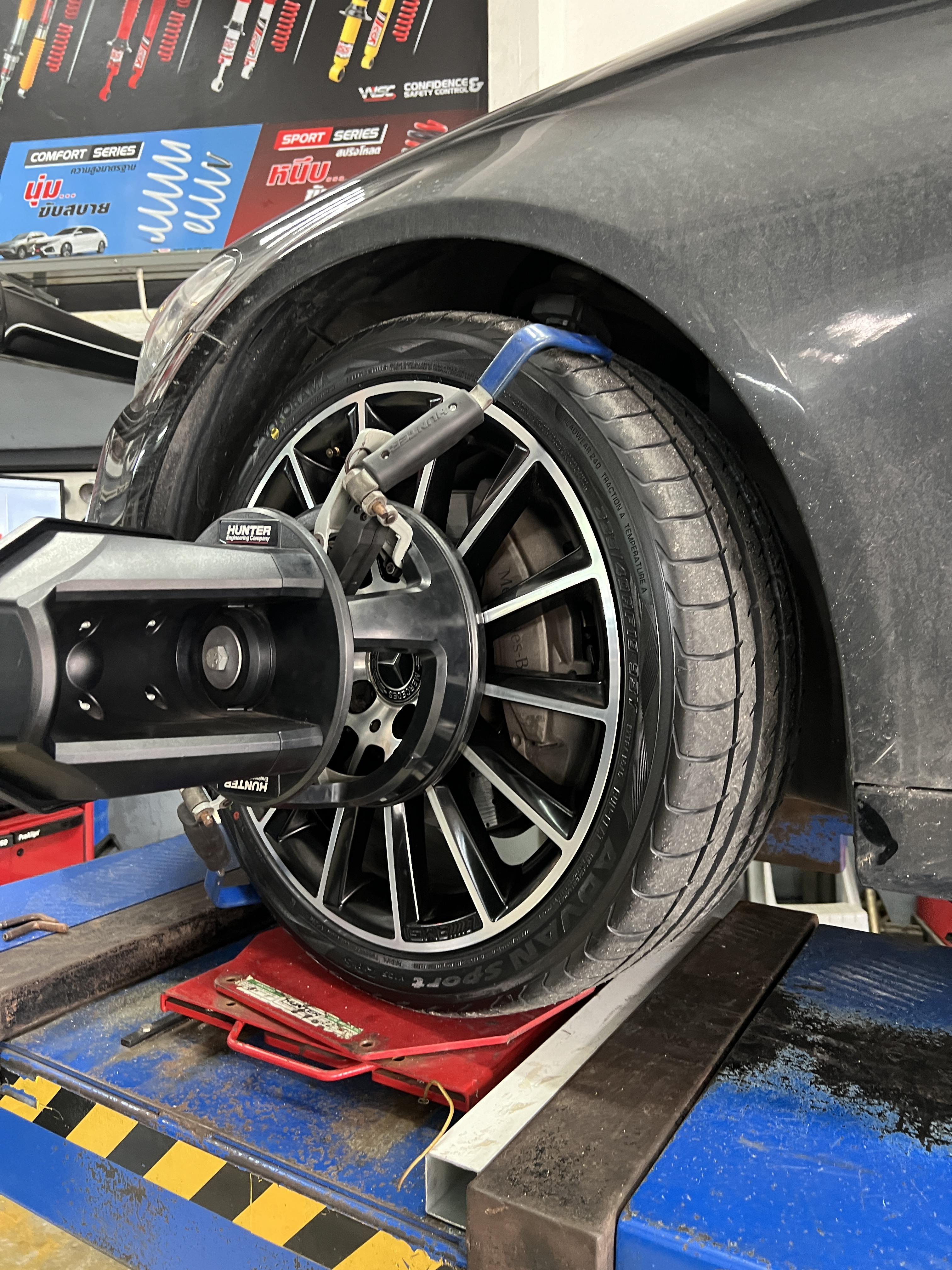 MERECESBENZ เปลี่ยนยางรถยนต์ใช้งานประจำวัน [+] YOKOHAMA V105S คู่หน้า 225/40R19 คู่หลัง 255/35R19 *เพื่อความรวดเร็วในการเข้ารับบริการ แนะนำนัดหมายก่อนครับ 𝙊𝙪𝙧 𝙎𝙚𝙧𝙫𝙞𝙘𝙚 บริการทางร้านเรารับทำอะไรบ้าง 🔧 มียางรถยนต์ทุกยี่ห้อให้เลือกซื้อ 🔧 โช้คอัพ สปริง 🔧 เช็คช่วงล่าง แก้ปัญหาให้ตรงจุด 🔧 ติดตั้งยางแบบไร้รอย 100% 🔧 บริการสลับยาง ตามอายุ 🔧 บริการล้างลิ้นปีกผีเสื้อ 🔧 บริการเช็คระยะรถยนต์ 🔧 เปลี่ยนถ่ายของเหลวทั้งระบบ 🔧 ตั้งศูนย์ด้วยเครื่อง HUNTER นำเข้าจาก USA สอบถามข้อมูลเพิ่มเติม หรือนัดหมายเข้ารับบริการ ☎️ : 08-6569-1915 ☎️ : 08-6544-5963 Line id : @88rw Tiktok : https://www.tiktok.com/@88rwycrr Youtube : https://youtube.com/@88rw Facebook : https://www.facebook.com/88rwtire Location : https://goo.gl/maps/HrNUAZXPN94KvxZ98?coh=178573&entry=tt #รถยนต์มีปัญหาไม่รู้ต้องแก้ตรงไหน ทางเรายินดี ตรวจหาปัญหาและหาวิธีแก้ บอกลูกค้าก่อนลงมือทำเสมอราคาเป็นธรรมไม่เอาเปรียบ สบายใจคุณลูกค้า ร้านยางเจริญรุ่งเรือง ยินดีต้อนรับครับ