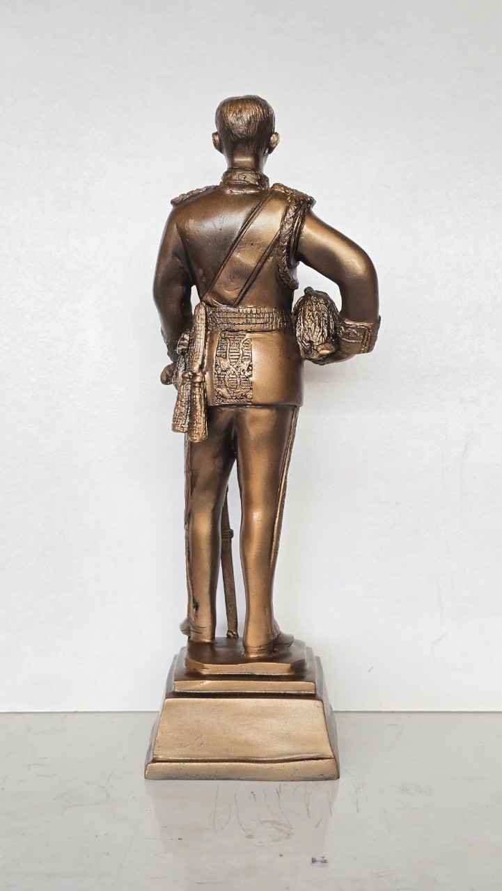 รูปปั้นรัชกาลที่ 5 ทรงยืน งานทองเหลืองแท้ทั้งองค์ งานสวยๆคมชัดลึก