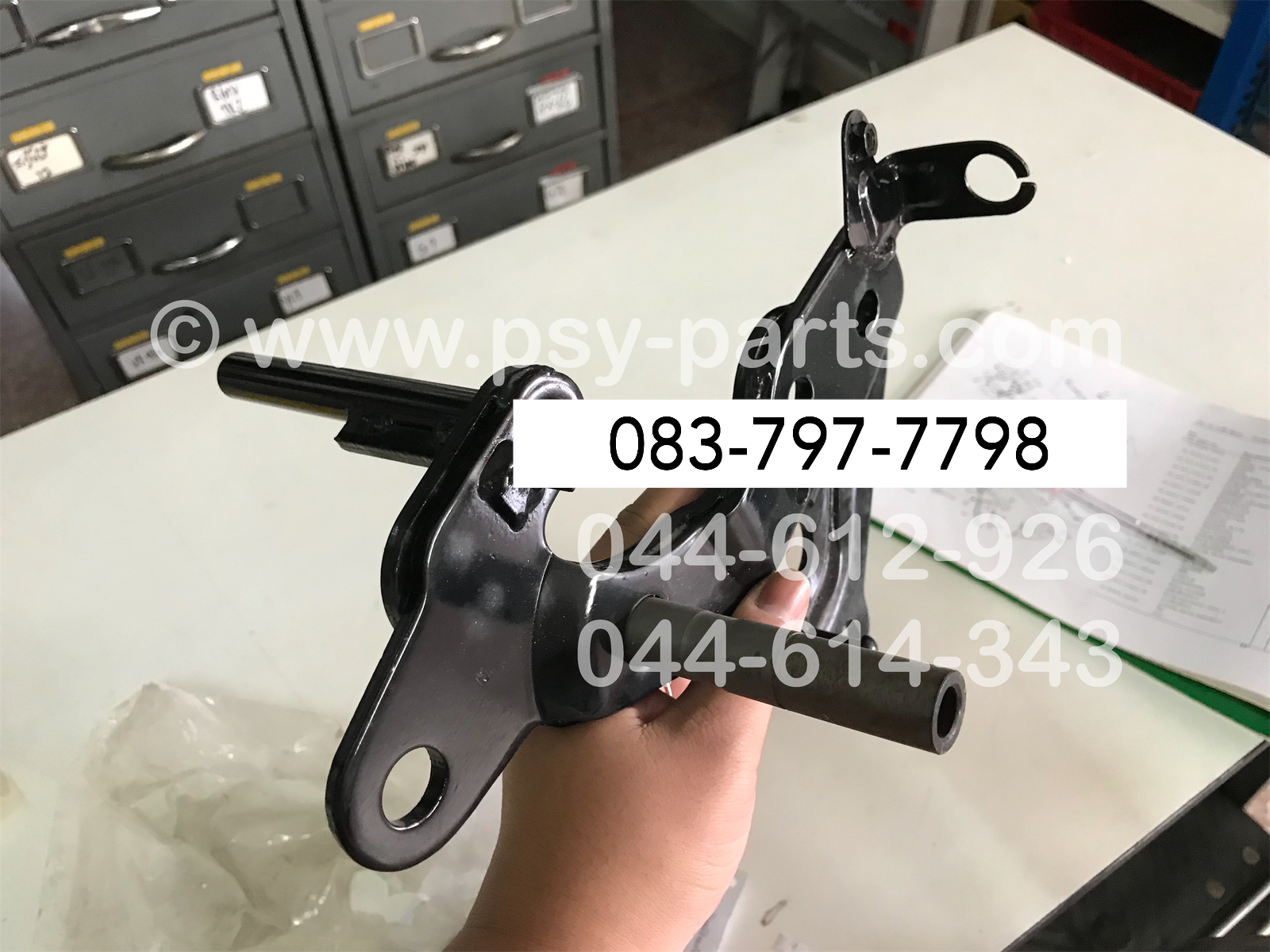 สเตย์พักเท้า TIARA (ดรัมเบรค) แท้ๆ หน้า-ขวา 4UB-F7462-00