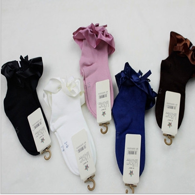 ถุงเท้าเด็กขนาดฟรีไซส์ 1-4 ปี สีขาว สีน้ำเงิน สีดำ สีน้ำตาล สีชมพูกลีบบัว
