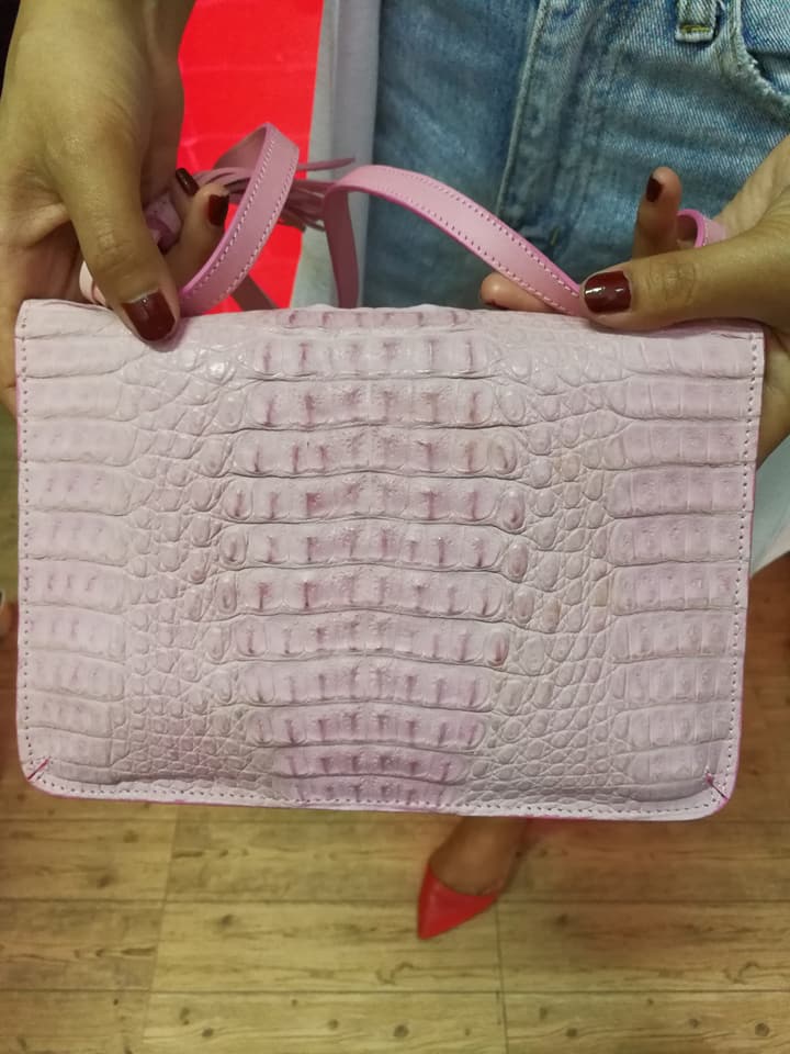กระเป๋าสะพายหนังจระเข้แท้ สีชมพู รหัส CRW1217H-02-PI2