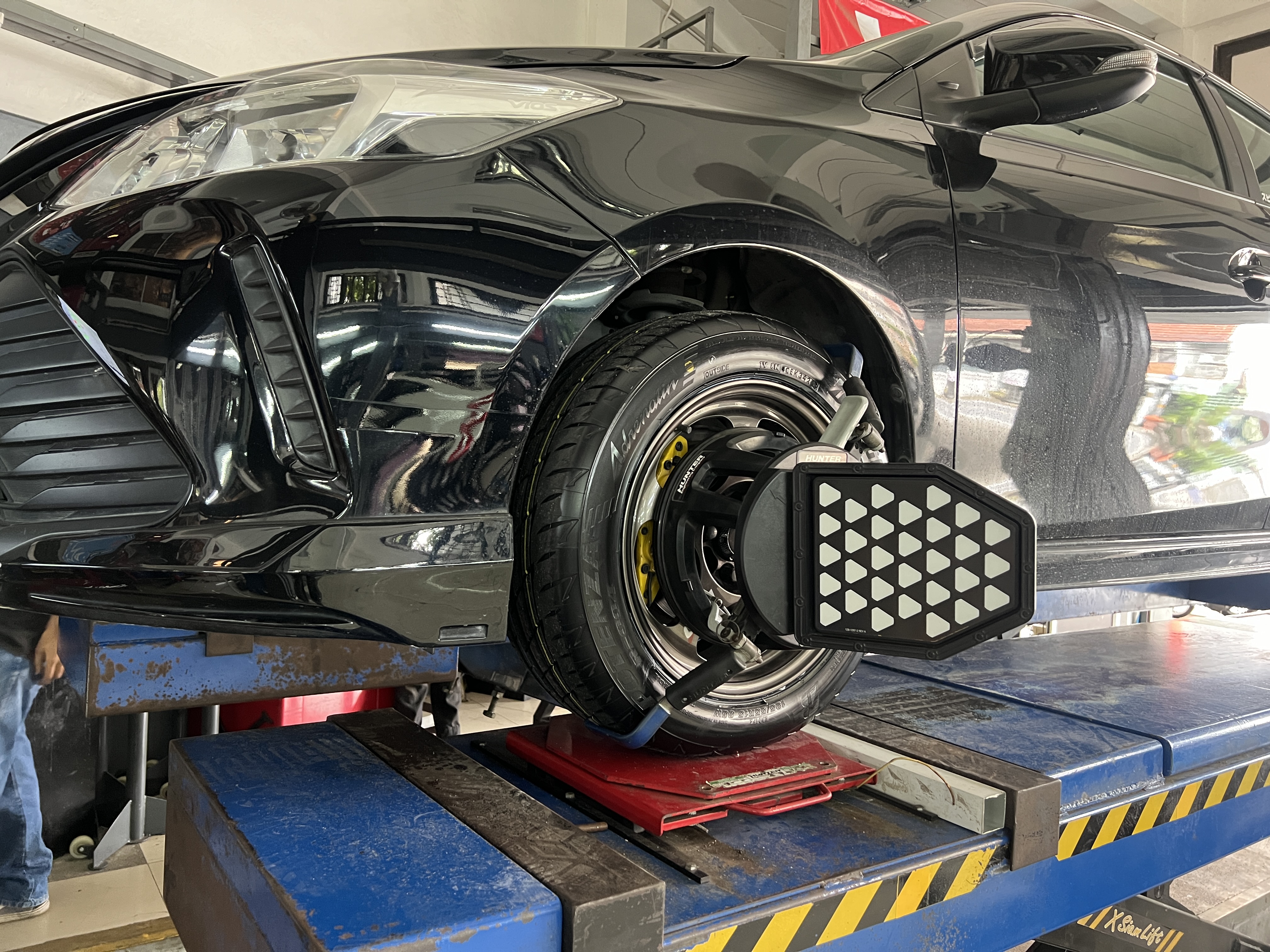 TOYOTA YARIS ATIV เปลี่ยนยางรถยนต์ใช้งาน ประจำวัน [+] Bridgestone re004 195/55R15 *เพื่อความรวดเร็วนัดหมายก่อนเข้ารับบริการครับ 𝙊𝙪𝙧 𝙎𝙚𝙧𝙫𝙞𝙘𝙚 บริการทางร้านเรารับทำอะไรบ้าง 👉มียางรถยนต์ทุกยี่ห้อให้เลือกซื้อ 👉โช้คอัพ สปริง 👉เช็คช่วงล่าง แก้ปัญหาให้ตรงจุด 👉ติดตั้งยางแบบไร้รอย 100% 👉บริการสลับยาง ตามอายุ 👉บริการล้างลิ้นปีกผีเสื้อ 👉บริการเช็คระยะรถยนต์ 👉เปลี่ยนถ่ายของเหลวทั้งระบบ 👉ตั้งศูนย์ด้วยเครื่อง HUNTER นำเข้าจาก USA สอบถามข้อมูลเพิ่มเติม หรือนัดหมายเข้ารับบริการ ☎️ : 08-6569-1915 ☎️ : 08-6544-5963 Line id : @88rw Facebook : https://www.facebook.com/88rwtire Location : https://goo.gl/maps/HrNUAZXPN94KvxZ98? #รถยนต์มีปัญหาไม่รู้ต้องแก้ตรงไหน ทางเรายินดี ตรวจหาปัญหาและหาวิธีแก้ บอกลูกค้าก่อนลงมือทำเสมอราคาเป็นธรรม #Bridgestone #bridgestonere004