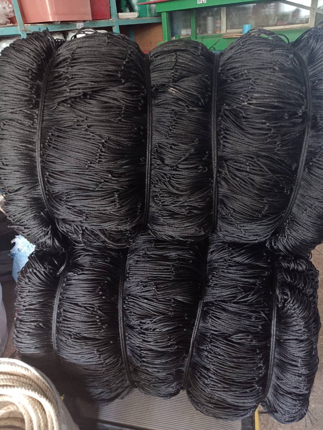 ตาข่ายสนามฟุตบอล ตาข่ายสนามฟุตซอล สีดำ ขนาด 3.5 มิล ช่องตา 12x12 CM. **ความสูง 3 เมตร** มีขนาดให้เลือก ติดตั้งง่าย