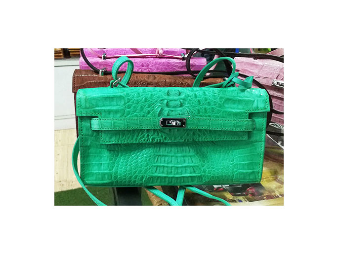 สินค้าแนะนำ : กระเป๋าสะพายหนังจระเข้แท้ สีเขียว