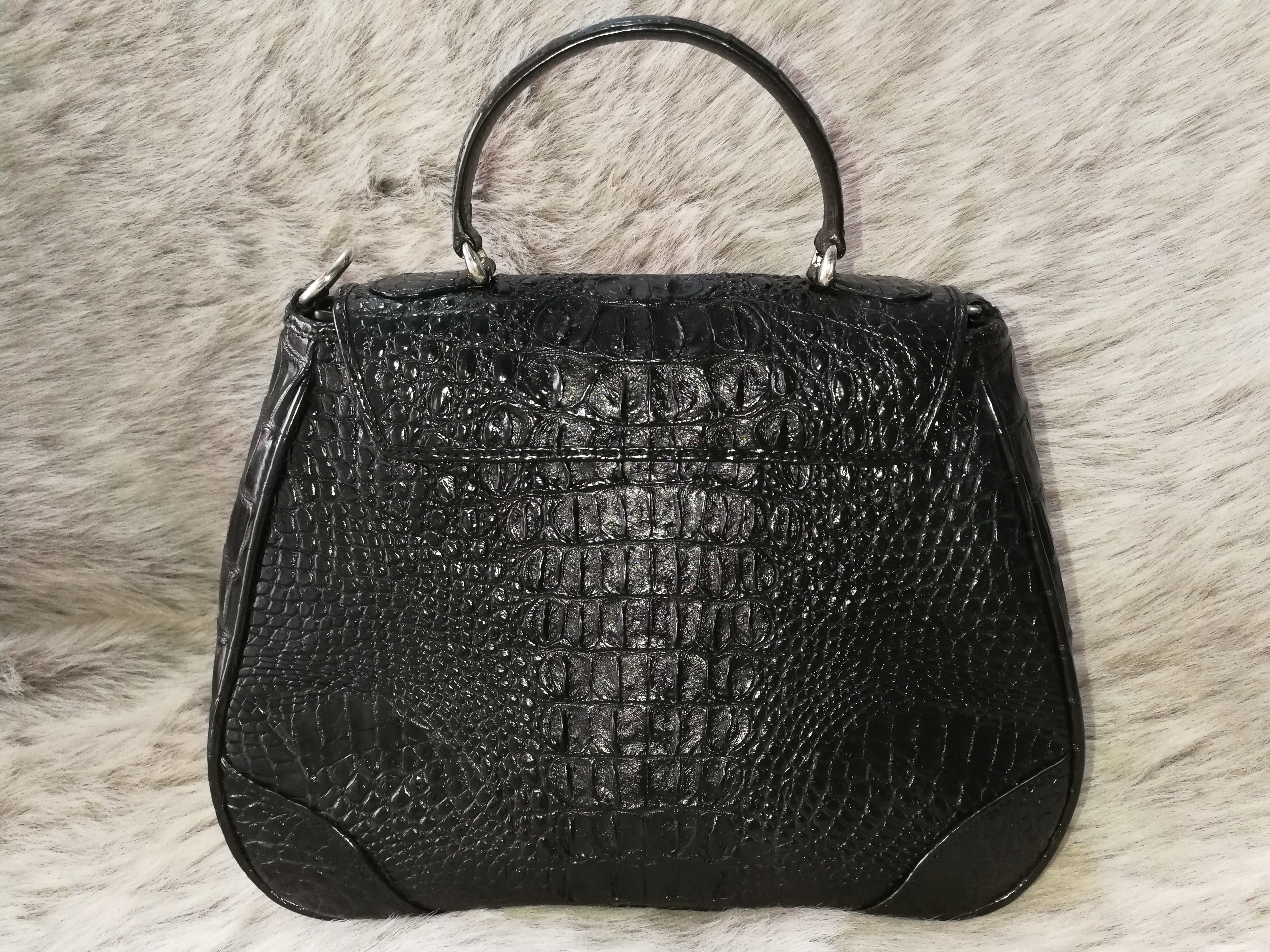 กระเป๋าถือสตรีหนังจระเข้แท้ พร้อมสายสะพายหนังจระเข้ สีดำ รหัส CRW0218H-16-BL