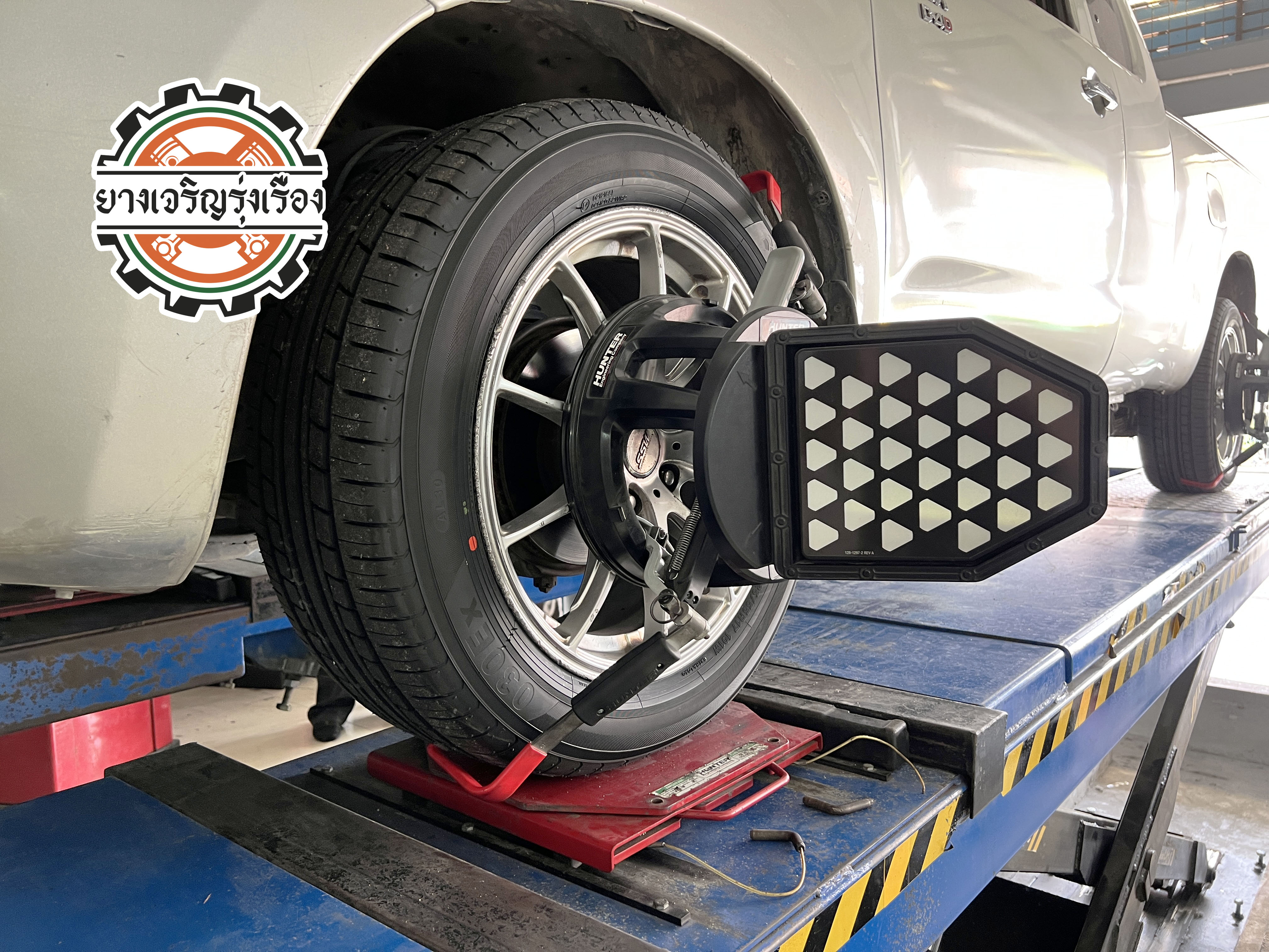 TOYOTA VIGO เปลี่ยนยางรถยนต์ ขอยางนุุ่มๆ ผลิตญี่ปุ่น [+] ALLIANCE/AL30 030EX 101W *JAPAN (BY YOKOHAMA) ขนาด 225/55R17 𝙊𝙪𝙧 𝙎𝙚𝙧𝙫𝙞𝙘𝙚 บริการทางร้านเรารับทำอะไรบ้าง 🔧 ติดตั้งยางแบบไร้รอย 100% 🔧 บริการสลับยาง ตามอายุ 🔧 มียางรถยนต์ทุกยี่ห้อให้เลือกซื้อ 🔧 เช็คช่วงล่าง แก้ปัญหาให้ตรงจุด 🔧 บริการล้างลิ้นปีกผีเสื้อ 🔧 บริการเช็คระยะรถยนต์ 🔧 เปลี่ยนถ่ายของเหลวทั้งระบบ 🔧 ตั้งศูนย์ด้วยเครื่อง HUNTER นำเข้าจาก USA สอบถามข้อมูลเพิ่มเติม หรือนัดหมายเข้ารับบริการ Tel : 08-6569-1915 Tel : 08-6544-5963 Line id : @88rw Tiktok : https://www.tiktok.com/@88rwycrr Youtube : https://youtube.com/@88rw Facebook : https://www.facebook.com/otaninon Location : https://goo.gl/maps/HrNUAZXPN94KvxZ98?coh=178573&entry=tt #รถยนต์มีปัญหาไม่รู้ต้องแก้ตรงไหน ทางเรายินดี ตรวจหาปัญหาและหาวิธีแก้ บอกลูกค้าก่อนลงมือทำเสมอราคาเป็นธรรมไม่เอาเปรียบ สบายใจคุณลูกค้า ---------------------------------- ดูแลให้คำปรึกษาทุกปัญหาคาใจ ไม่ทิ้งลูกค้า มีบริการหลังการขาย 【ให้ผู้เชี่ยวชาญของเรา ดูแลรถคุณ】 ร้านยางเจริญรุ่งเรือง ยินดีต้อนรับครับ ---------------------------------- #โช๊คอัพรถยนต์ #monroe #yss #kayaba #profender #ร้านยางเจริญรุ่งเรือง #นนทบุรี #งามวงศ์วาน #amsfix #บริการช่วงล่างรถยนต์ #ซ่อมบำรุงช่วงล่าง #เซทอัพโช๊คอัพรถยนต์