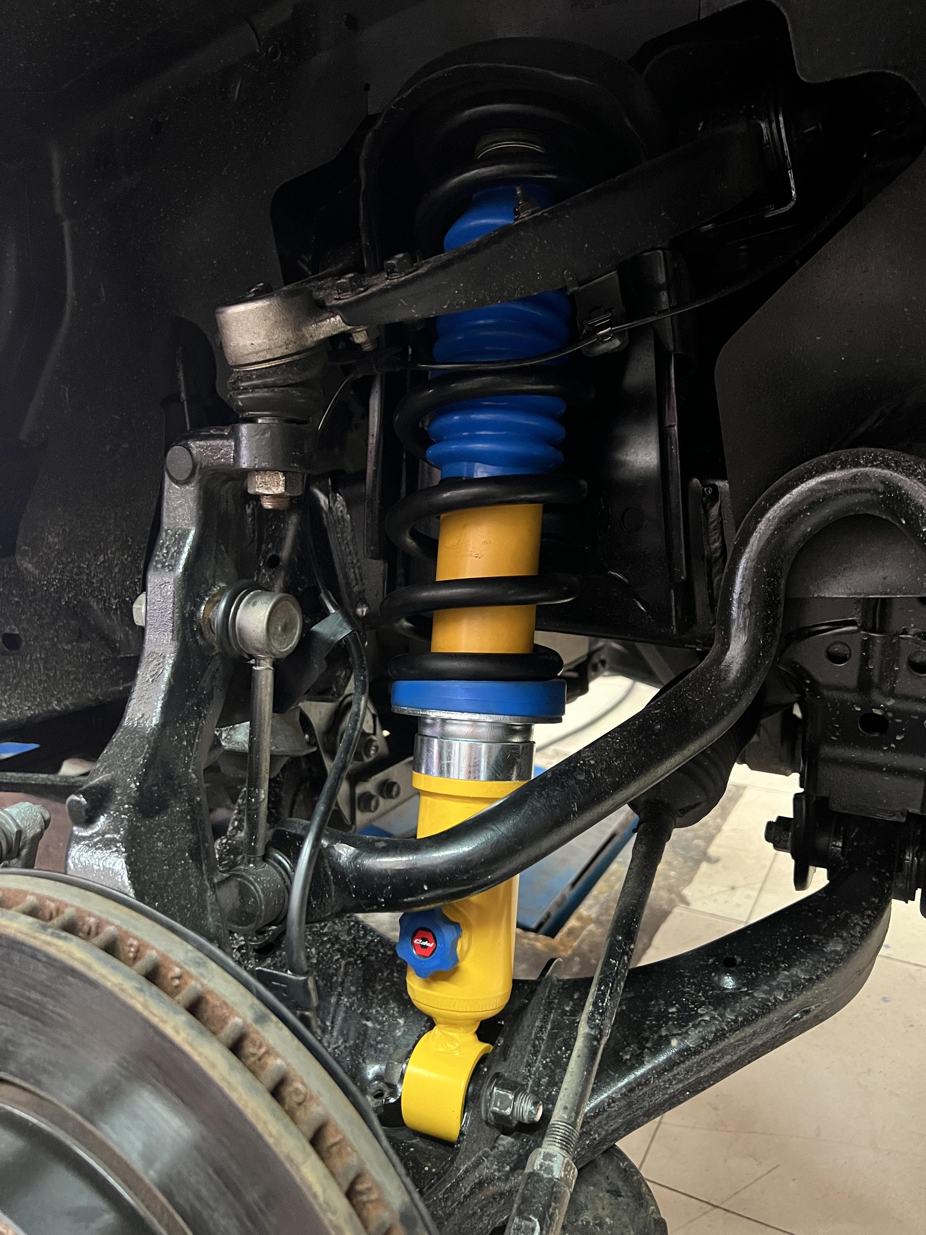 ISUZU DMAX VCROSS เข้ารับบริการเปลี่ยนโช้คอัพแทนของเก่าใช้งานประจำวัน [+] PROFENDER 4PAG *เพื่อความรวดเร็วนัดหมายก่อนเข้ารับบริการครับ 𝙊𝙪𝙧 𝙎𝙚𝙧𝙫𝙞𝙘𝙚 บริการทางร้านเรารับทำอะไรบ้าง 👉มียางรถยนต์ทุกยี่ห้อให้เลือกซื้อ 👉โช้คอัพ สปริง 👉เช็คช่วงล่าง แก้ปัญหาให้ตรงจุด 👉ติดตั้งยางแบบไร้รอย 100% 👉บริการสลับยาง ตามอายุ 👉บริการล้างลิ้นปีกผีเสื้อ 👉บริการเช็คระยะรถยนต์ 👉เปลี่ยนถ่ายของเหลวทั้งระบบ 👉ตั้งศูนย์ด้วยเครื่อง HUNTER นำเข้าจาก USA สอบถามข้อมูลเพิ่มเติม หรือนัดหมายเข้ารับบริการ ☎️ : 08-6569-1915 ☎️ : 08-6544-5963 Line id : @88rw Facebook : https://www.facebook.com/88rwtire Location : https://goo.gl/maps/HrNUAZXPN94KvxZ98? #รถยนต์มีปัญหาไม่รู้ต้องแก้ตรงไหน ทางเรายินดี ตรวจหาปัญหาและหาวิธีแก้ บอกลูกค้าก่อนลงมือทำเสมอราคาเป็นธรรม #profender