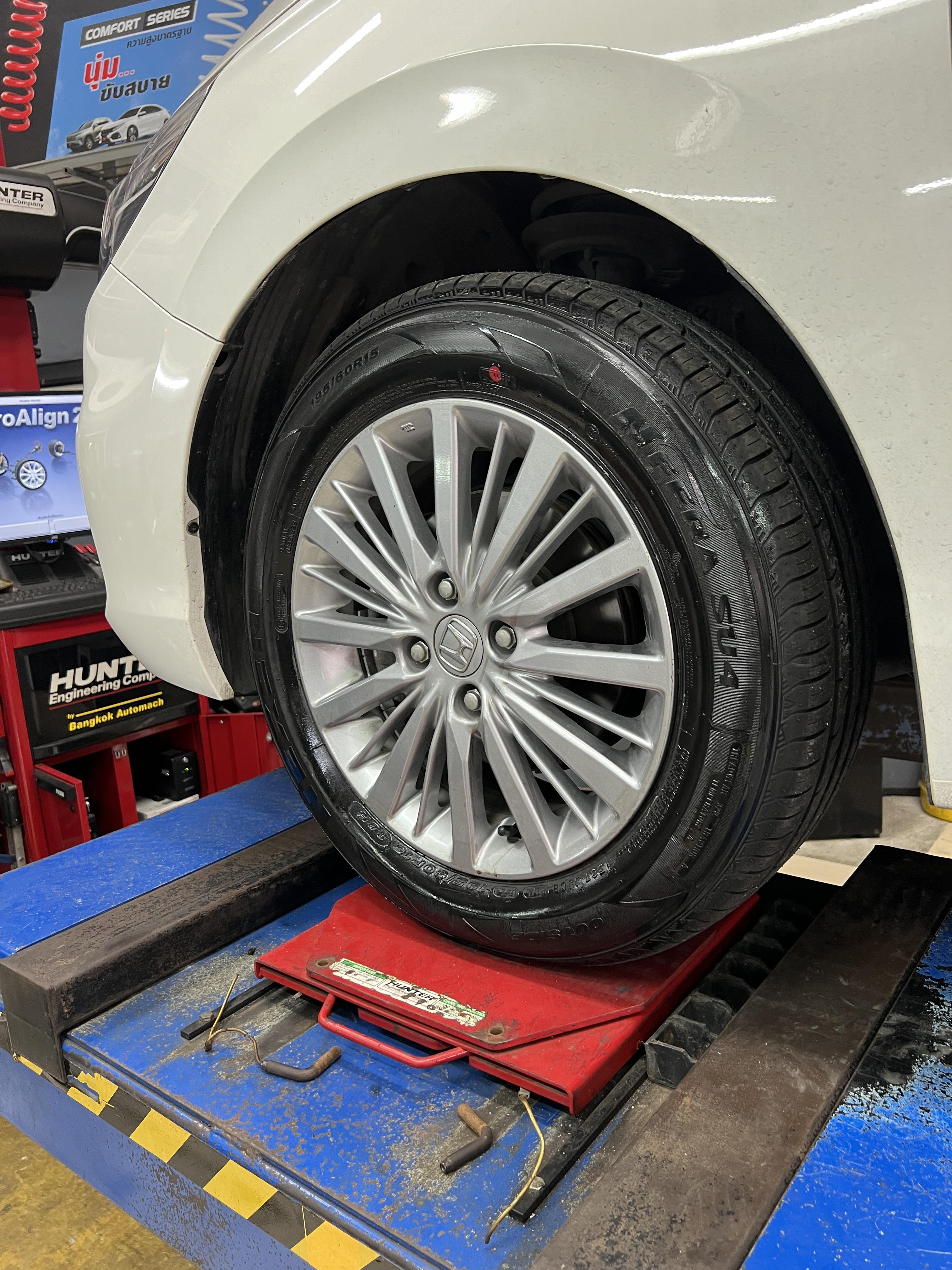 HONDA CITY TURBO เข้ารับบริการเปลี่ยนยางรถยนต์ ใช้งานประจำวัน [+] NEXEN SU4 195/60R15 *เฉาพาะ NEXEN ประกันยาง 1 ปี หรือ 25,000 กม. บาด บวม เบียด แตก ระเบิด เปลี่ยนเส้นใหม่ ครับ *เพื่อความสะดวกในการรับบริการ นัดหมายเวลาก่อนเข้ารับบริการทุกครั้งครับ 𝙊𝙪𝙧 𝙎𝙚𝙧𝙫𝙞𝙘𝙚 บริการทางร้านเรารับทำอะไรบ้าง 🔧 มียางรถยนต์ทุกยี่ห้อให้เลือกซื้อ 🔧 โช้คอัพ สปริง 🔧 เช็คช่วงล่าง แก้ปัญหาให้ตรงจุด 🔧 ติดตั้งยางแบบไร้รอย 100% 🔧 บริการสลับยาง ตามอายุ 🔧 บริการล้างลิ้นปีกผีเสื้อ 🔧 บริการเช็คระยะรถยนต์ 🔧 เปลี่ยนถ่ายของเหลวทั้งระบบ 🔧 ตั้งศูนย์ด้วยเครื่อง HUNTER นำเข้าจาก USA สอบถามข้อมูลเพิ่มเติม หรือนัดหมายเข้ารับบริการ ☎️ : 08-6569-1915 ☎️ : 08-6544-5963 Line id : @88rw Tiktok : https://www.tiktok.com/@88rwycrr Youtube : https://youtube.com/@88rw Facebook : https://www.facebook.com/88rwtire Location : https://goo.gl/maps/HrNUAZXPN94KvxZ98?coh=178573&entry=tt #รถยนต์มีปัญหาไม่รู้ต้องแก้ตรงไหน ทางเรายินดี ตรวจหาปัญหาและหาวิธีแก้ บอกลูกค้าก่อนลงมือทำเสมอราคาเป็นธรรมไม่เอาเปรียบ สบายใจคุณลูกค้า ร้านยางเจริญรุ่งเรือง ยินดีต้อนรับครับ