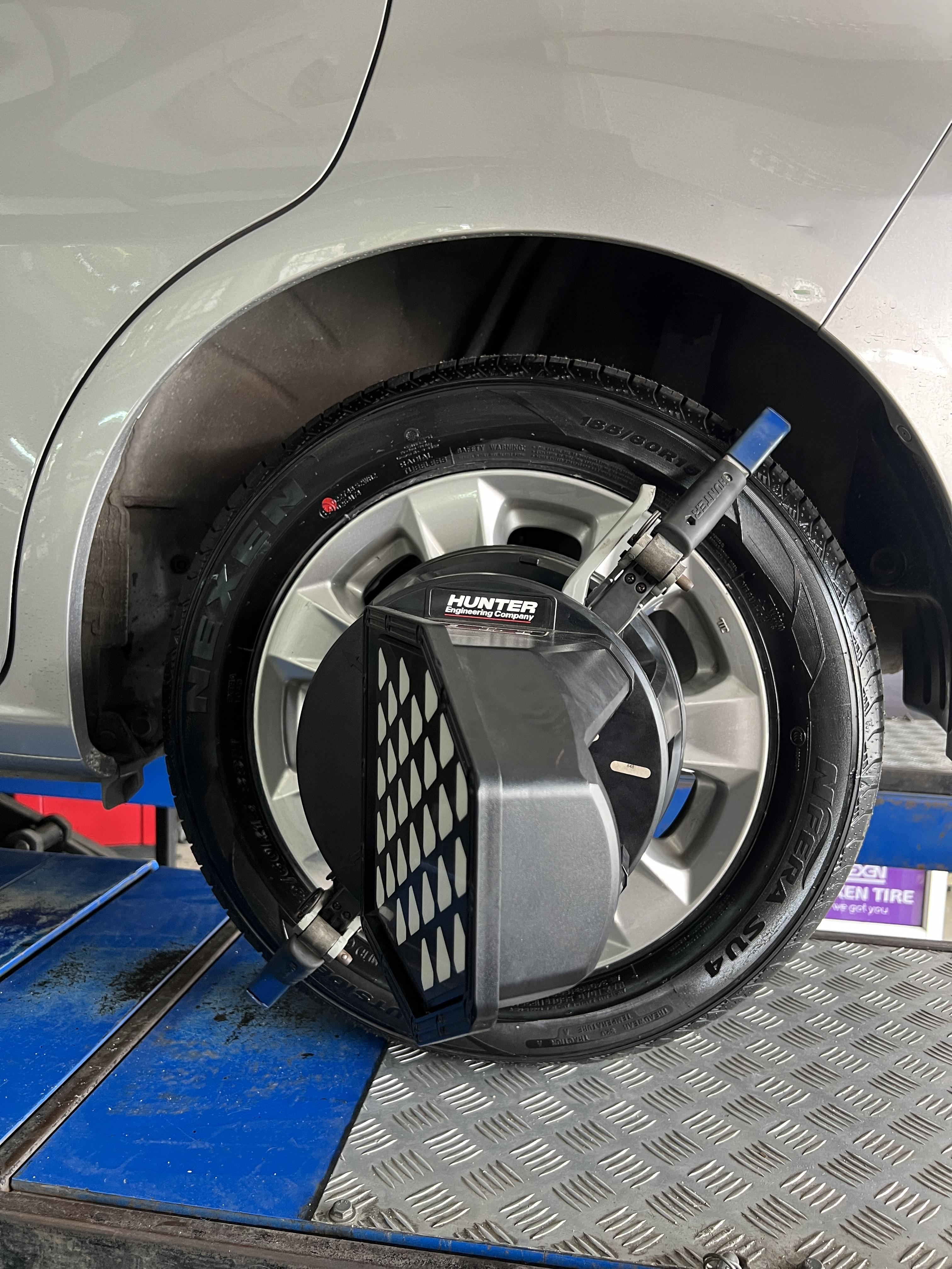 Honda jazz ge เปลี่ยนยางรถยนต์ใช้งาน ประจำวัน [+] NEXEN NFera Su4 185/60R15 *เพื่อความรวดเร็วนัดหมายก่อนเข้ารับบริการครับ 𝙊𝙪𝙧 𝙎𝙚𝙧𝙫𝙞𝙘𝙚 บริการทางร้านเรารับทำอะไรบ้าง 👉มียางรถยนต์ทุกยี่ห้อให้เลือกซื้อ 👉โช้คอัพ สปริง 👉เช็คช่วงล่าง แก้ปัญหาให้ตรงจุด 👉ติดตั้งยางแบบไร้รอย 100% 👉บริการสลับยาง ตามอายุ 👉บริการล้างลิ้นปีกผีเสื้อ 👉บริการเช็คระยะรถยนต์ 👉เปลี่ยนถ่ายของเหลวทั้งระบบ 👉ตั้งศูนย์ด้วยเครื่อง HUNTER นำเข้าจาก USA สอบถามข้อมูลเพิ่มเติม หรือนัดหมายเข้ารับบริการ ☎️ : 08-6569-1915 ☎️ : 08-6544-5963 Line id : @88rw Facebook : https://www.facebook.com/88rwtire Location : https://goo.gl/maps/HrNUAZXPN94KvxZ98? #รถยนต์มีปัญหาไม่รู้ต้องแก้ตรงไหน ทางเรายินดี ตรวจหาปัญหาและหาวิธีแก้ บอกลูกค้าก่อนลงมือทำเสมอราคาเป็นธรรม #nexentires