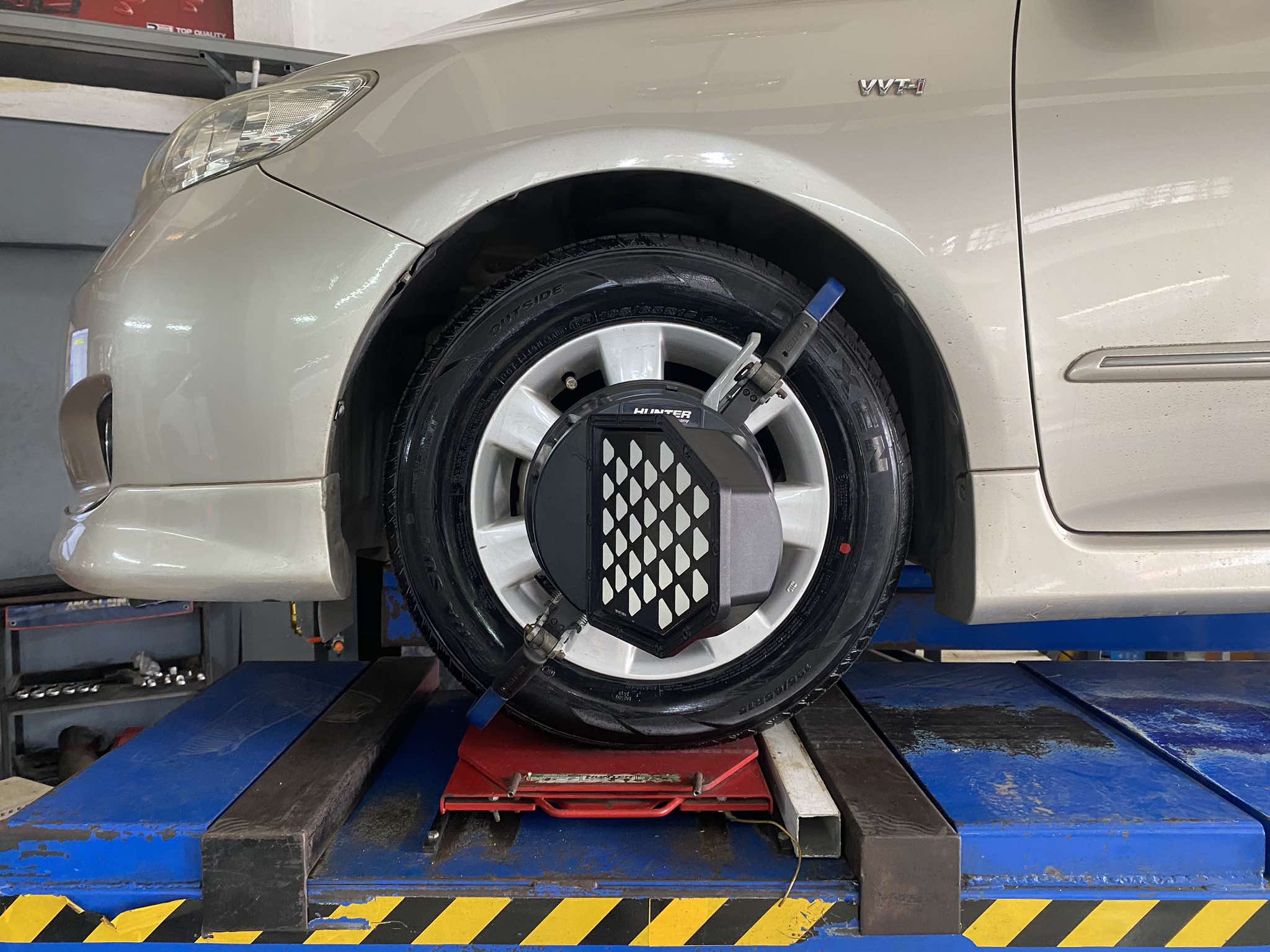 TOYOTA ALTIS เปลี่ยนยางรถยนต์ใช้งานประจำวัน [+] NEXEN SU4 195/65R15 #ถ่ายให้เป๊ะแชร์ให้ปังกับยางNexen #เส้นต่อไปใช้เน็กเซ็น #nexentirethailand #nexentire #ยางรถยนต์ *เพื่อความรวดเร็วนัดหมายก่อนเข้ารับบริการครับ 𝙊𝙪𝙧 𝙎𝙚𝙧𝙫𝙞𝙘𝙚 บริการทางร้านเรารับทำอะไรบ้าง 🔧 มียางรถยนต์ทุกยี่ห้อให้เลือกซื้อ 🔧 โช้คอัพ สปริง 🔧 เช็คช่วงล่าง แก้ปัญหาให้ตรงจุด 🔧 ติดตั้งยางแบบไร้รอย 100% 🔧 บริการสลับยาง ตามอายุ 🔧 บริการล้างลิ้นปีกผีเสื้อ 🔧 บริการเช็คระยะรถยนต์ 🔧 เปลี่ยนถ่ายของเหลวทั้งระบบ 🔧 ตั้งศูนย์ด้วยเครื่อง HUNTER นำเข้าจาก USA สอบถามข้อมูลเพิ่มเติม หรือนัดหมายเข้ารับบริการ ☎️ : 08-6569-1915 ☎️ : 08-6544-5963 Line id : @88rw Tiktok : https://www.tiktok.com/@88rwycrr Youtube : https://youtube.com/@88rw Facebook : https://www.facebook.com/88rwtire Location : https://goo.gl/maps/HrNUAZXPN94KvxZ98? #รถยนต์มีปัญหาไม่รู้ต้องแก้ตรงไหน ทางเรายินดี ตรวจหาปัญหาและหาวิธีแก้ บอกลูกค้าก่อนลงมือทำเสมอราคาเป็นธรรม