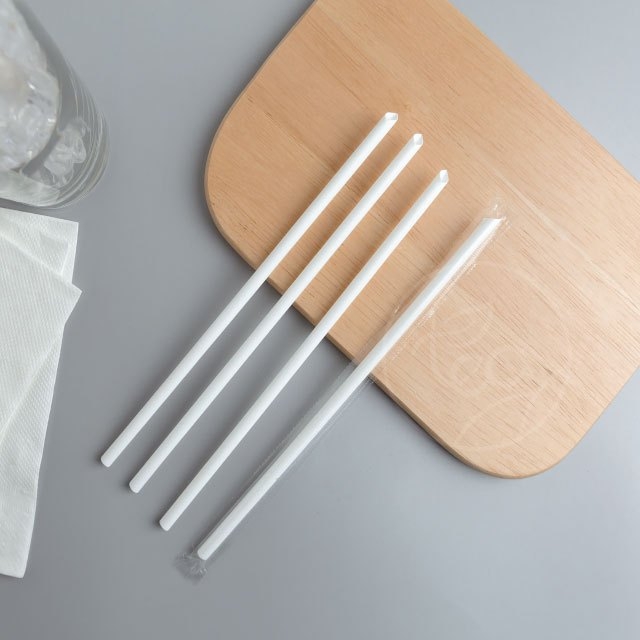 [ยกลัง 50 แพ็ค] หลอดพลาสติก สีขาว 6 mm ทรงตรง หลอด6มิล หลอดเล็ก หลอดดูดน้ำ ห่อฟิล์ม หลอดชานม หลอดกาแฟ บรรจุ 5,000 ชิ้น