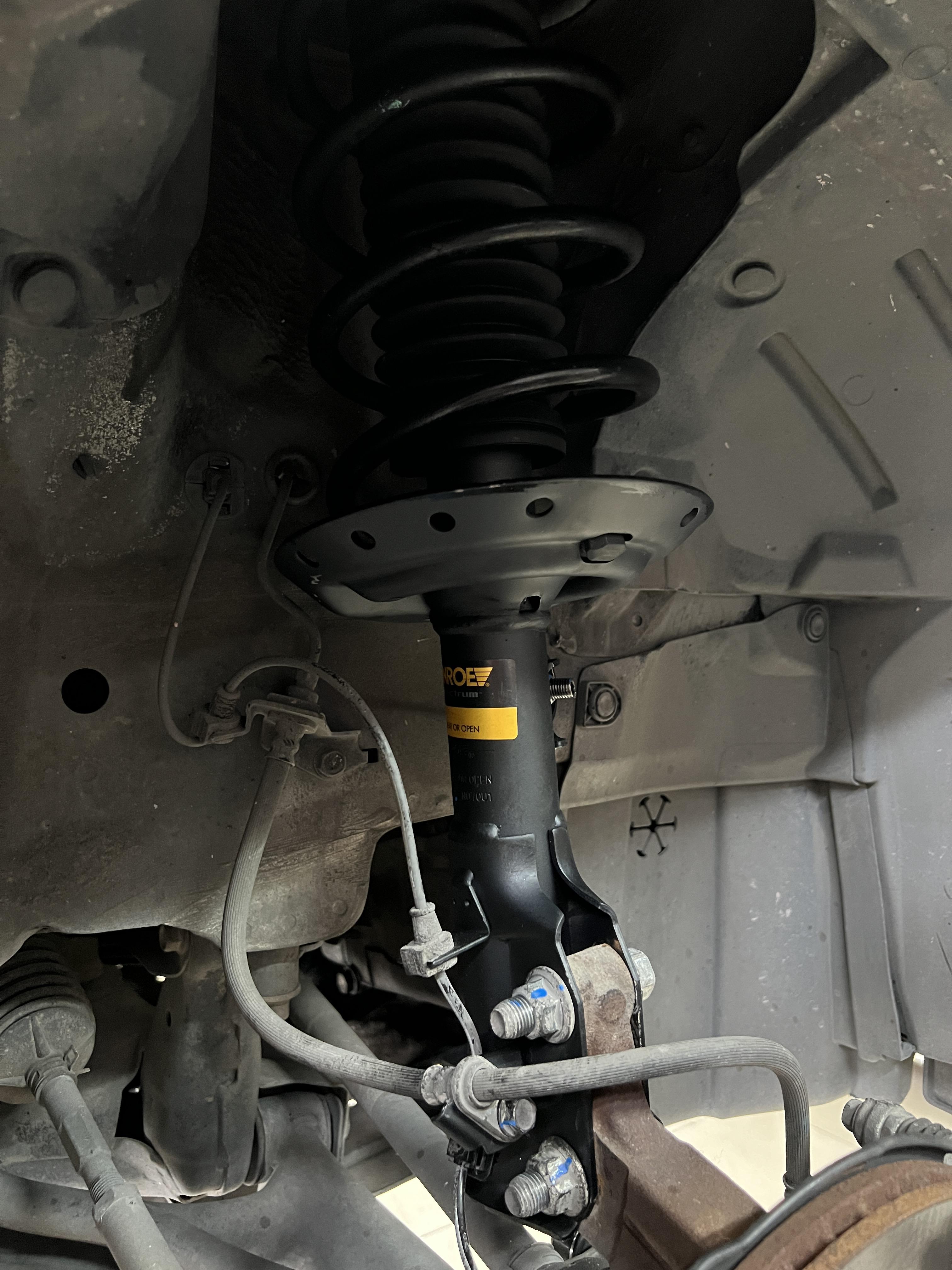 HONDA JAZZ GK เปลี่ยนโช้คอัพ พร้อมอะไหล่ [+] MONROE OE SPECTRUM พร้อมอะไหล่ครบ สอบถามข้อมูลเพิ่มเติม หรือนัดหมาย โทร : 08-6569-1915 บุ๊ก Line id : @88rw Location : https://goo.gl/maps/HrNUAZXPN94KvxZ98? รถยนต์มีปัญหาไม่รู้ต้องแก้ตรงไหน ทางเรายินดี ตรวจหาปัญหาและหาวิธีแก้ บอกลูกค้าก่อนลงมือทำเสมอด้วยราคาเป็นธรรม เวลาบริการ วันจันทร์-วันอาทิตย์ 09:00 น. - 17.30 น. #hondajazz #monroe #โช้คอัพ #ช่วงล่าง #โช๊ค #ยางรถยนต์