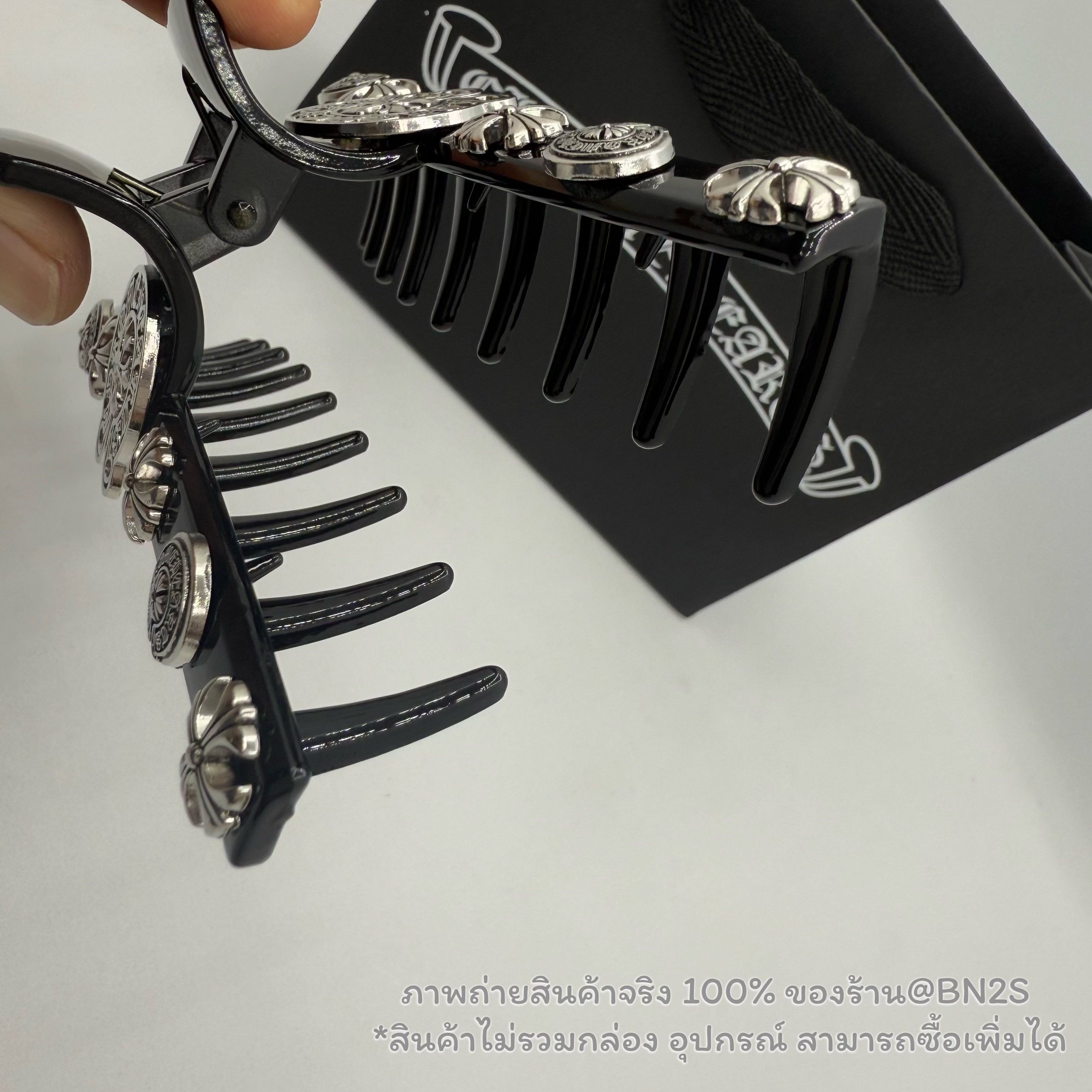 Chrome Heart Large Hair Clip กิ๊บหนีบผมปากฉลาม ตัวใหญ่ ประดับโลโก้โครมฮาร์ทสไตล์วินเทจ สีดำตัดเงิน สุดคลาสสิค