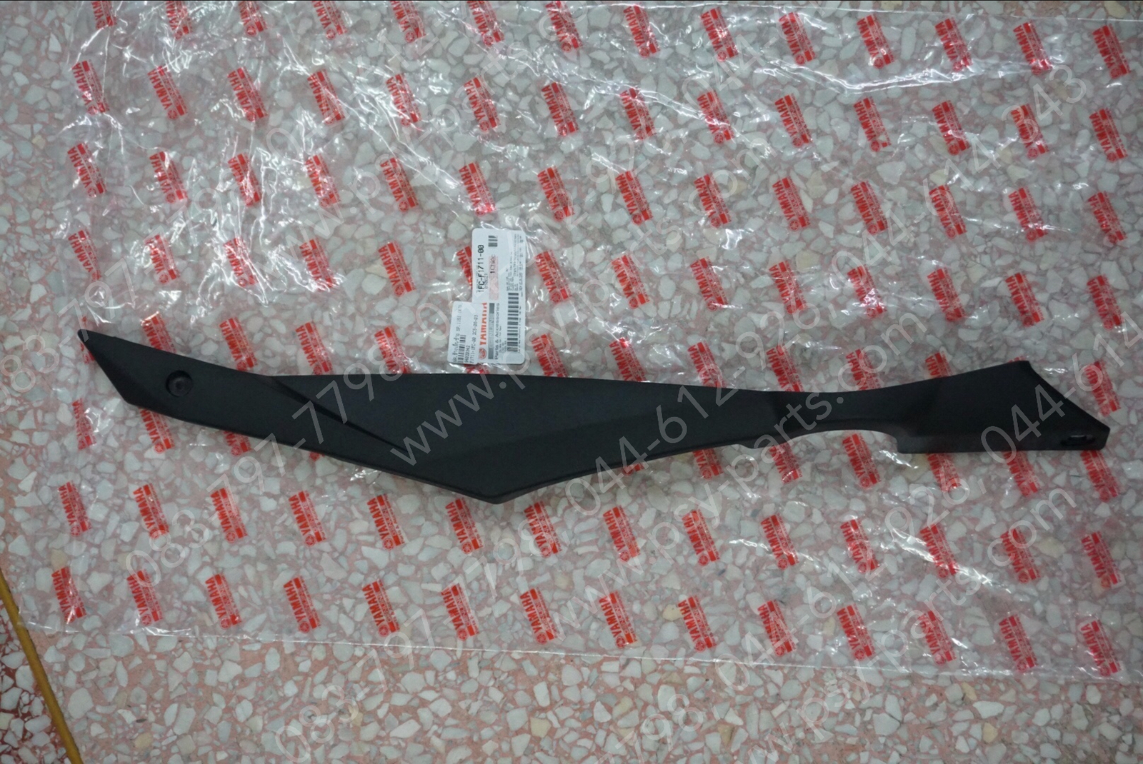 ฝาครอบข้างเล็ก/ซ้าย SPARK 115-I แท้ๆ สีดำ 1FC-F1711-00