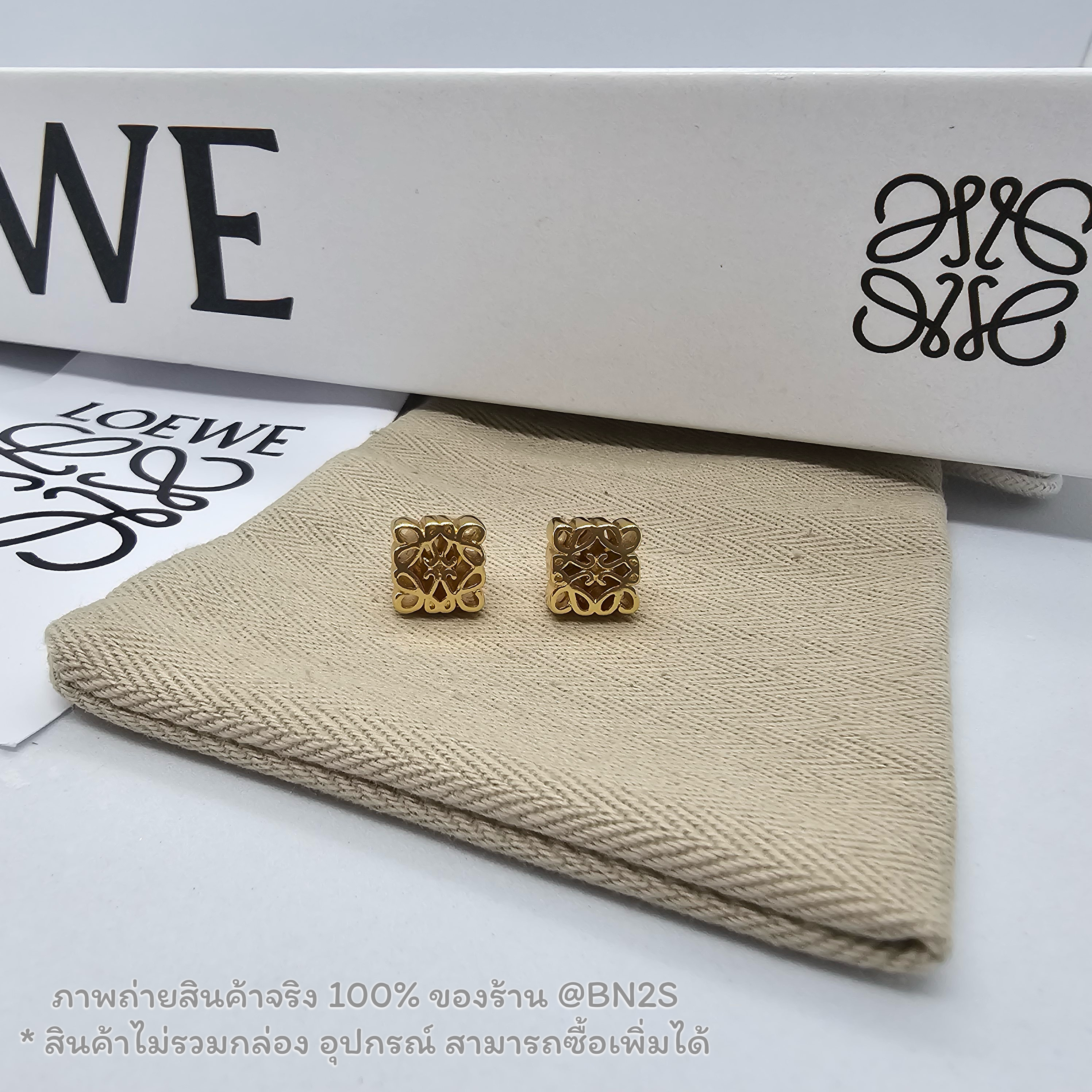 สีทอง | [ออริ] LOEWE Anagram Stud Earrings ต่างหูโลเอ งานจี้สตั๊ด โลโก้ อะไหล่เงิน-ทอง งานดีสุด ก้าน 925 ปั๊มโลโก้คมชัด งานจริง 100% มาพร้อมถุงกระดาษ